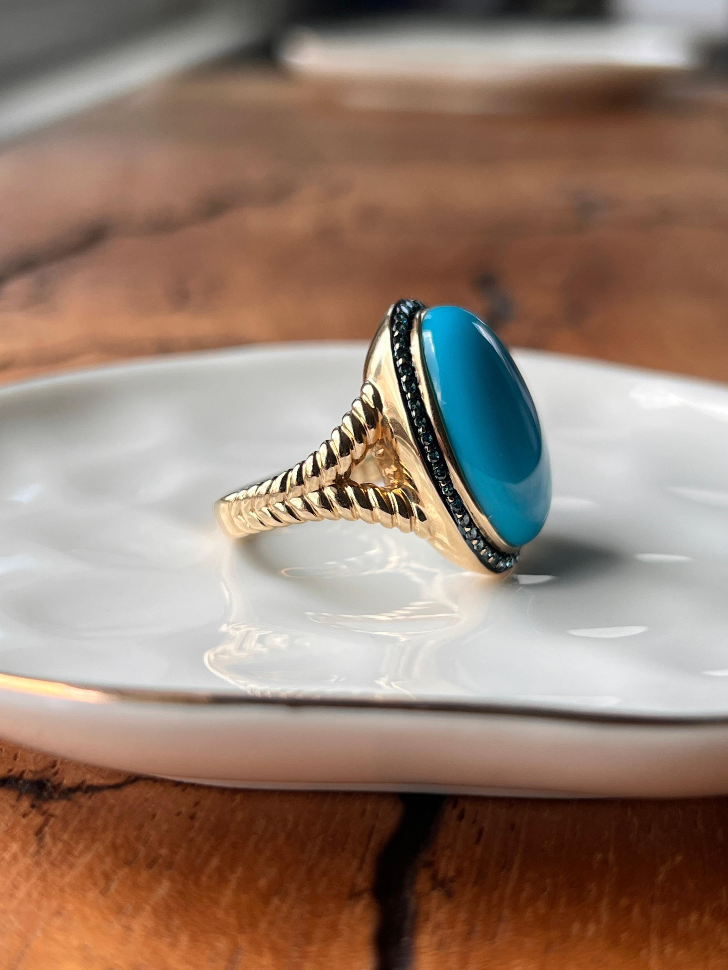 Oval Cabochon Turquoise & 0.37tcw Blue Diamond 14k Yellow Gold Cocktail Ring In Good Condition For Sale In Towson, MD