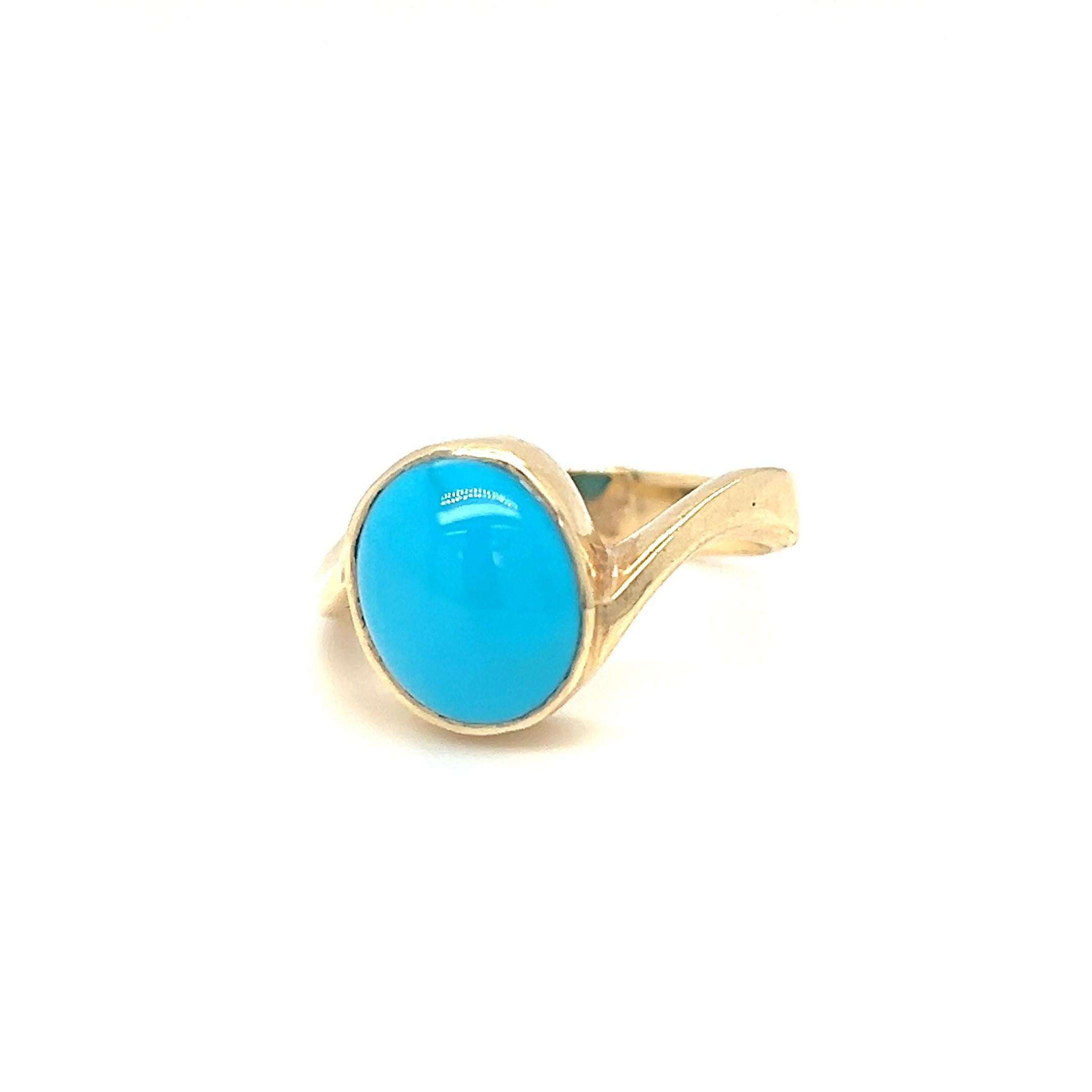 Oval Cabochon Turquoise Twist Ring 14k Yellow Gold In Excellent Condition For Sale In beverly hills, CA