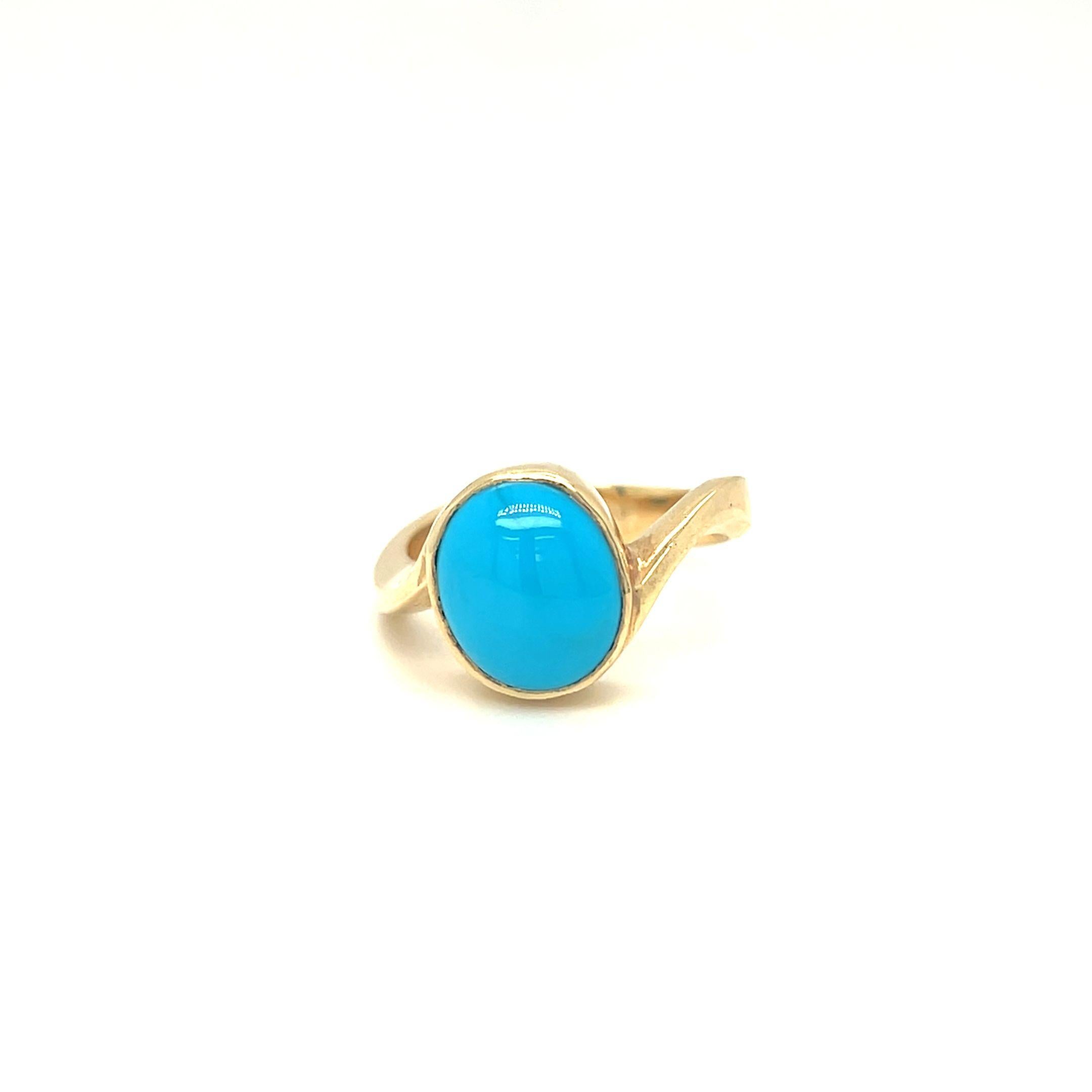 Women's or Men's Oval Cabochon Turquoise Twist Ring 14k Yellow Gold For Sale