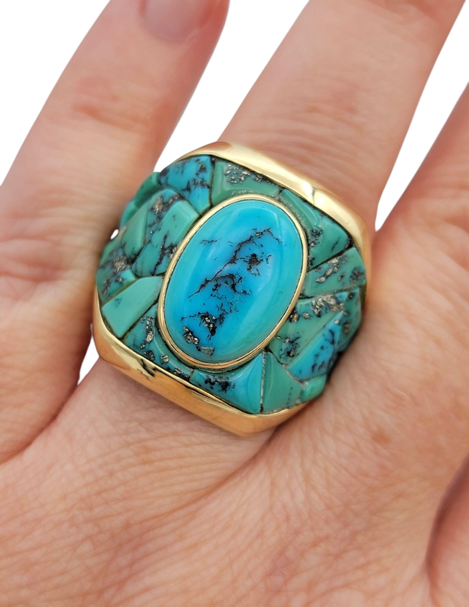 Bague jonc en or jaune 14 carats avec turquoise cabochon ovale et mosaïque graduée large en vente 2