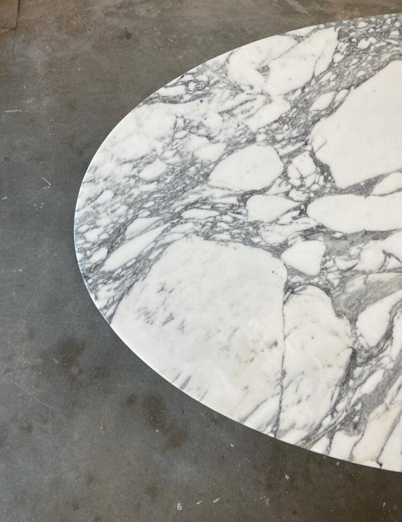 Oval Calacatta Marble Top Dining Table with Mahogany Base In Good Condition In Long Island City, NY
