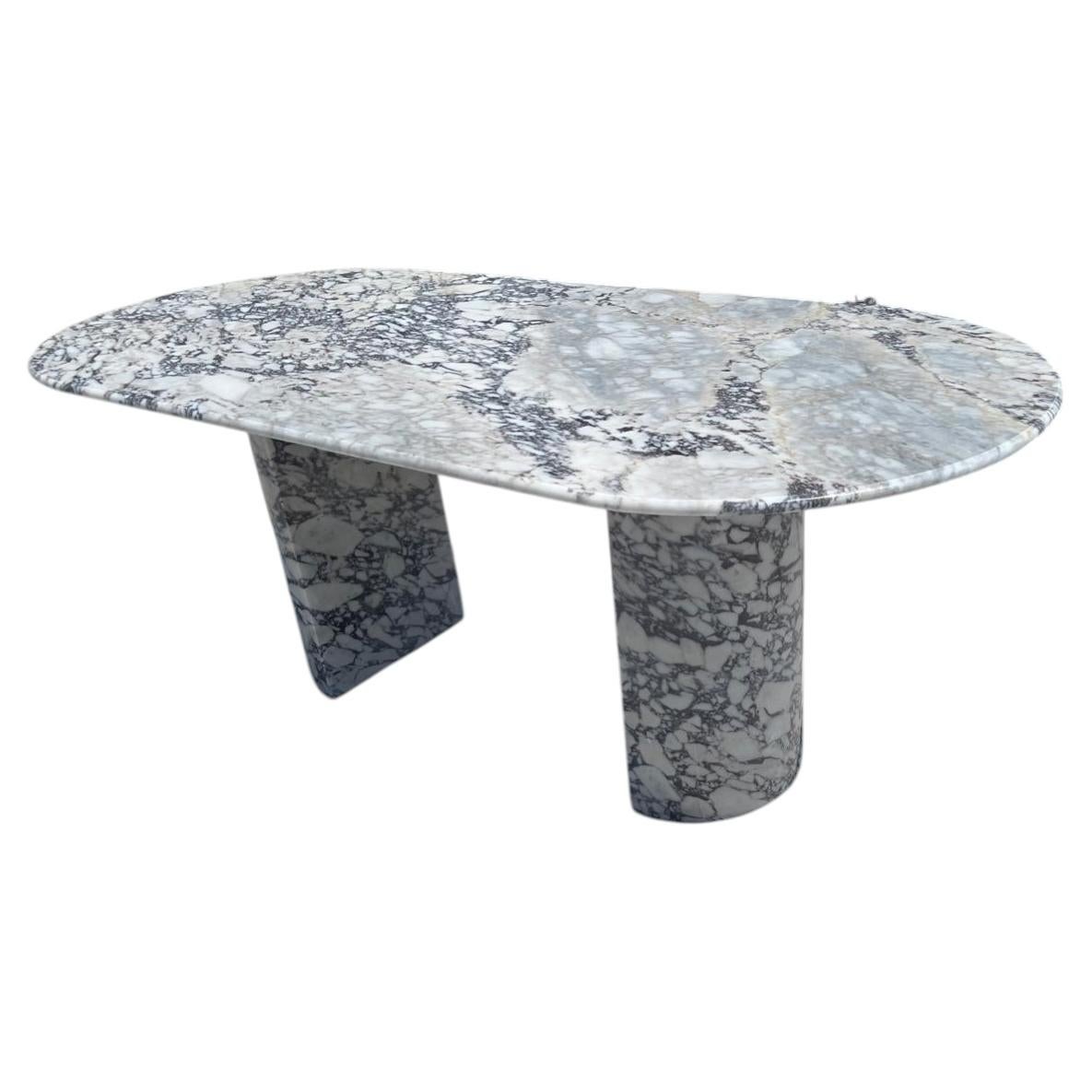 Ovaler Esstisch aus Calacatta-Viola-Marmor – italienisches Marmordesign