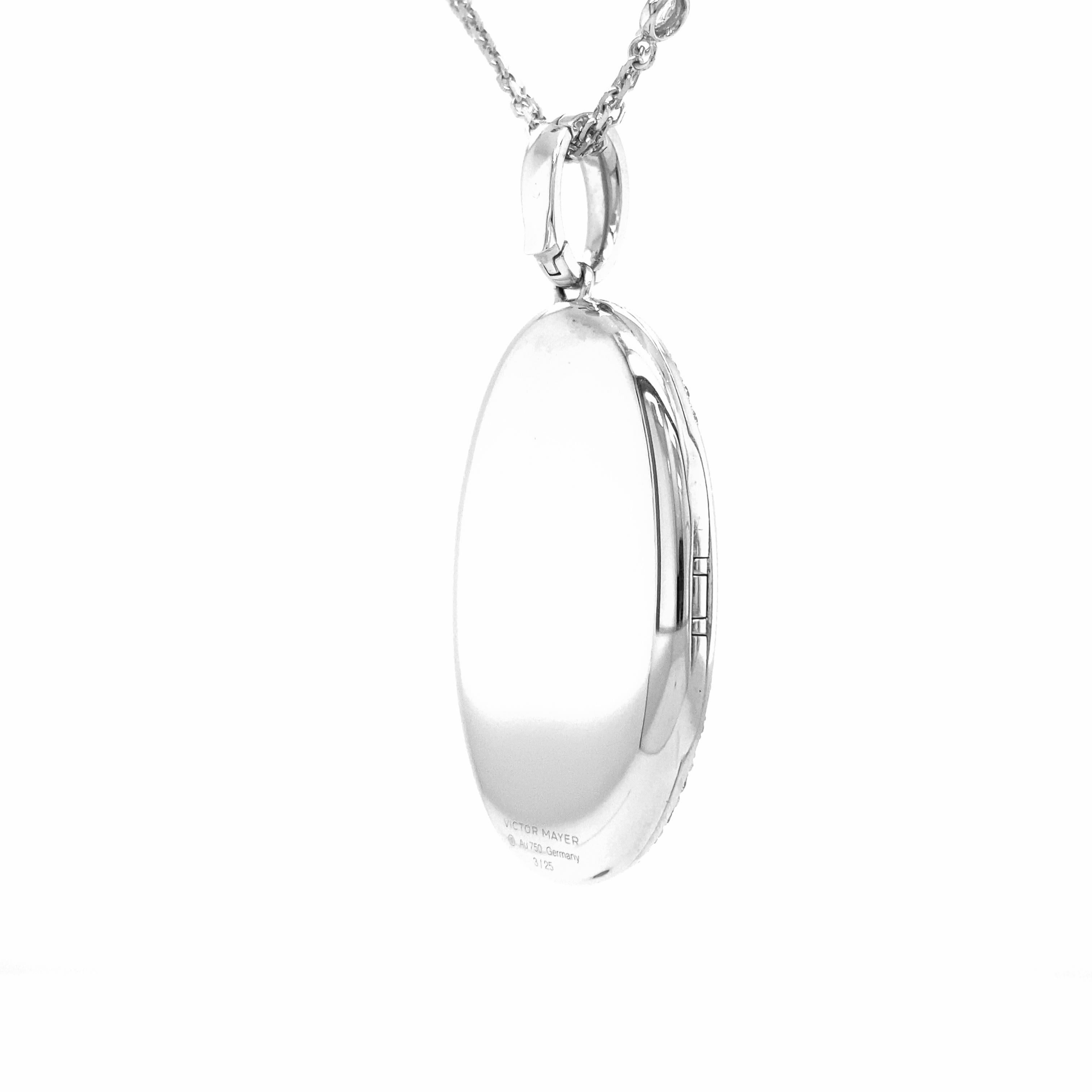 Médaillon Camila ovale en or blanc 18 carats 151 diamants 4,18 carats G VS 40 mm x 24 mm en vente 2