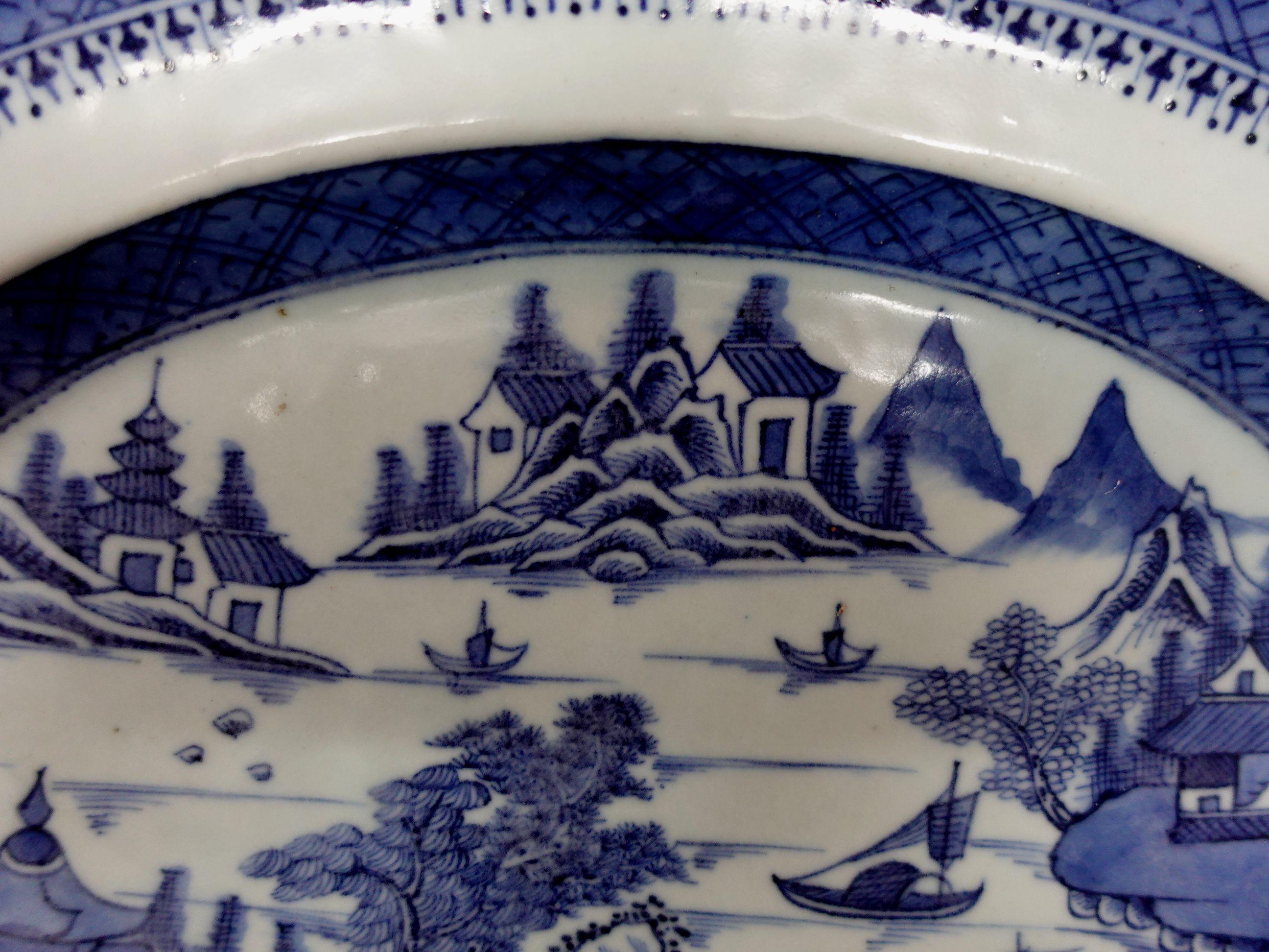 Chinese Oval Canton Export Porcelain Platter, 19th Century For Sale