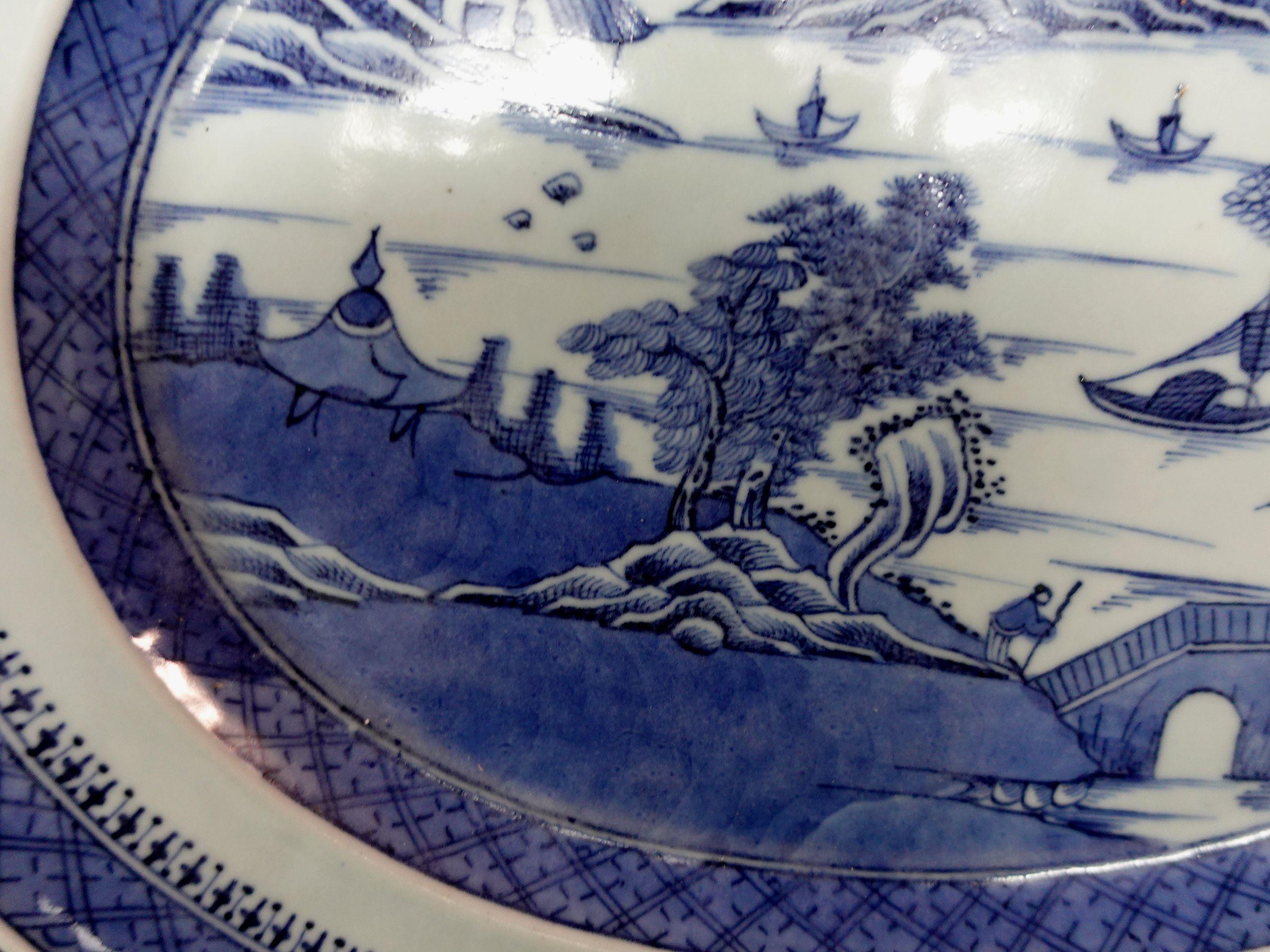 Oval Canton Export Porcelain Platter, 19th Century In Good Condition For Sale In Norton, MA