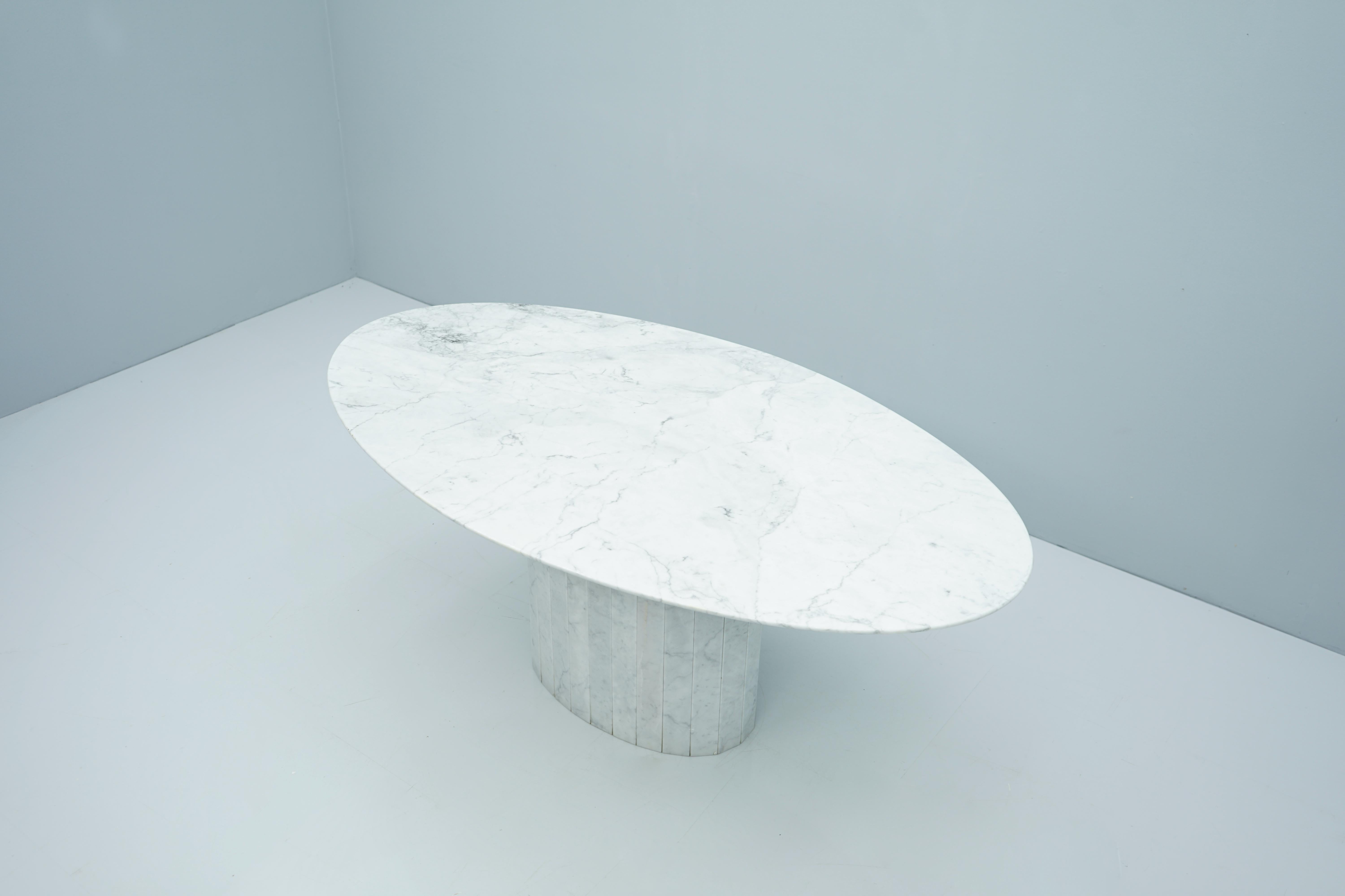 Italian White Oval Carrara Marble Dining Table, 1970s For Sale