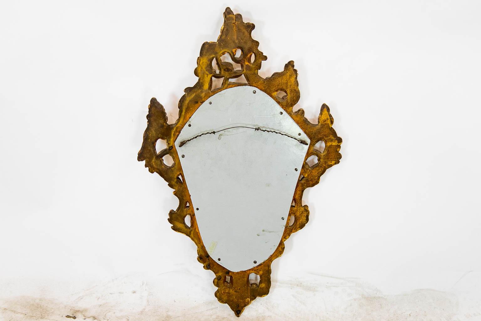 Ovaler geschnitzter vergoldeter Girondole-Spiegel im Angebot 3