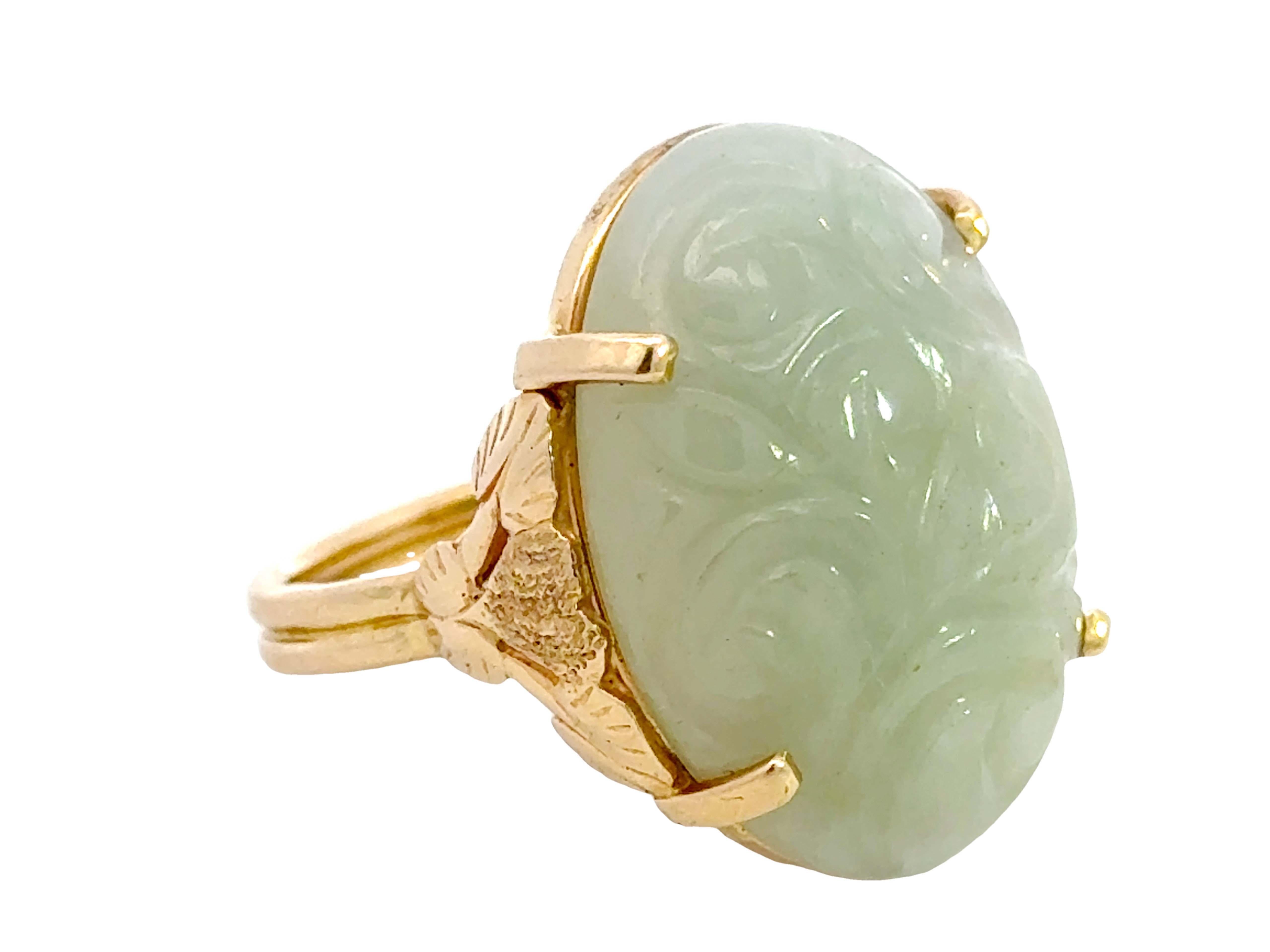 Modern Oval Carved Nephrite Jade Ring 14K Yellow Gold For Sale