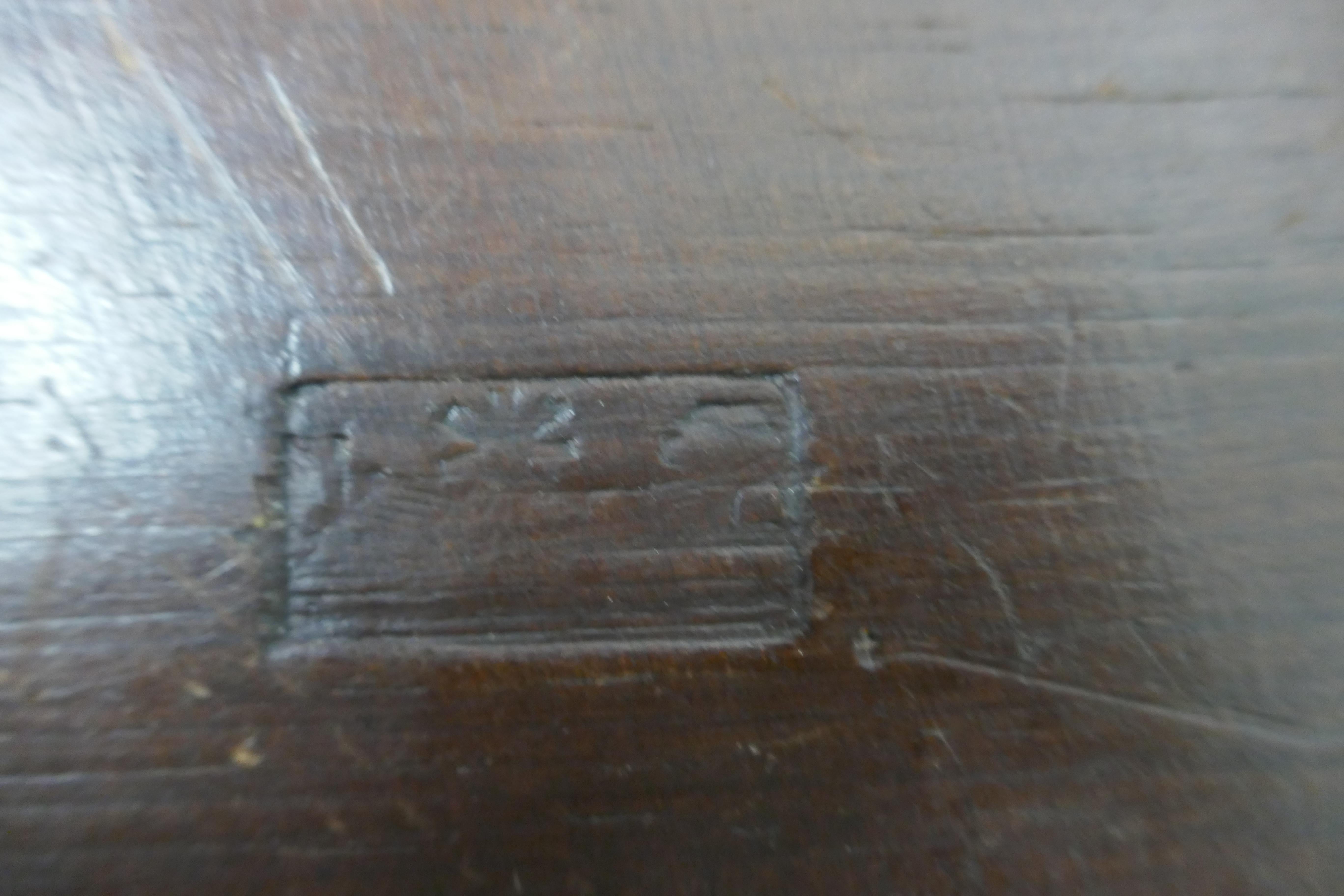 Vassoio ovale intagliato in Oak Breton Country in vendita 2