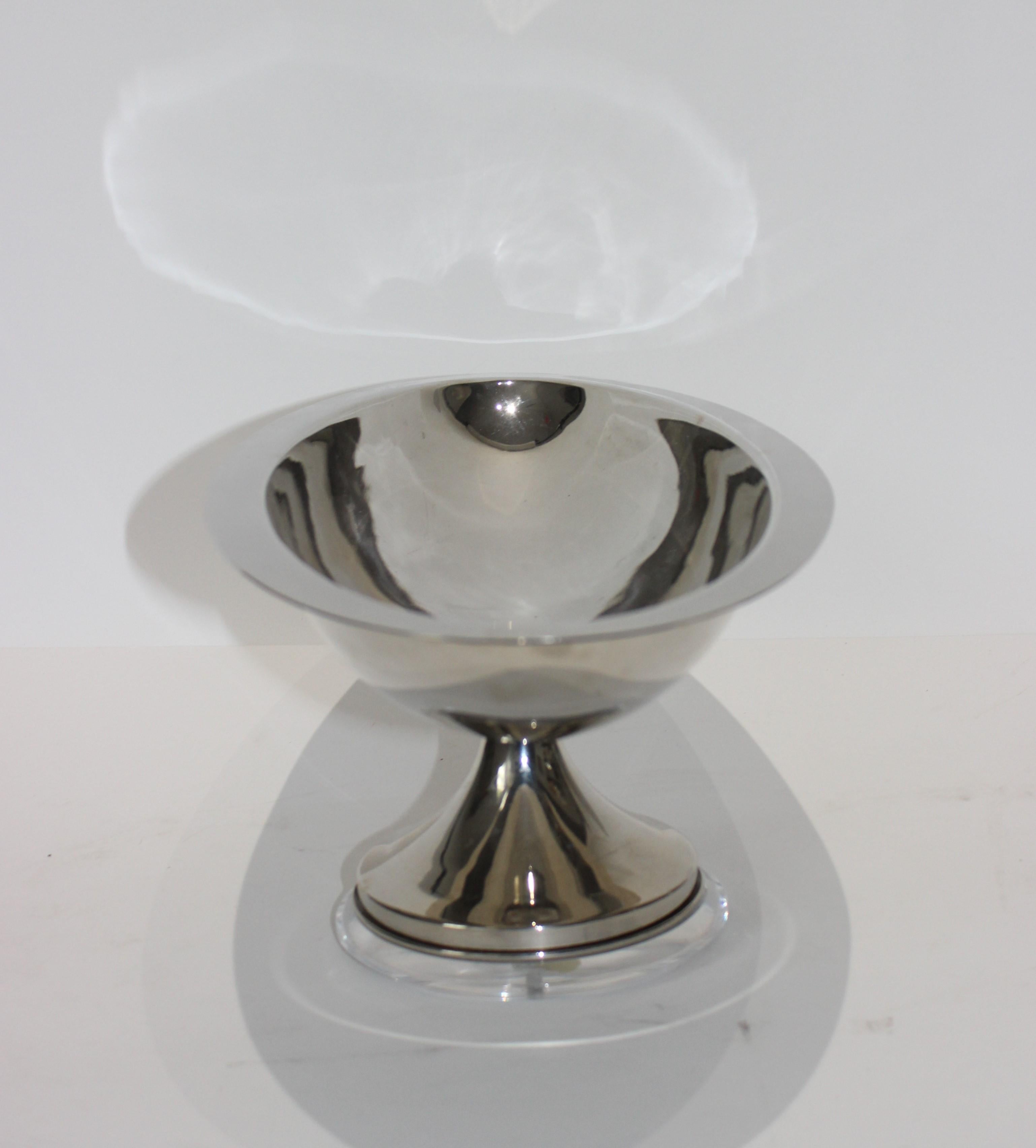 Oval Centerpiece Bowl Chrome and Lucite In Good Condition In West Palm Beach, FL