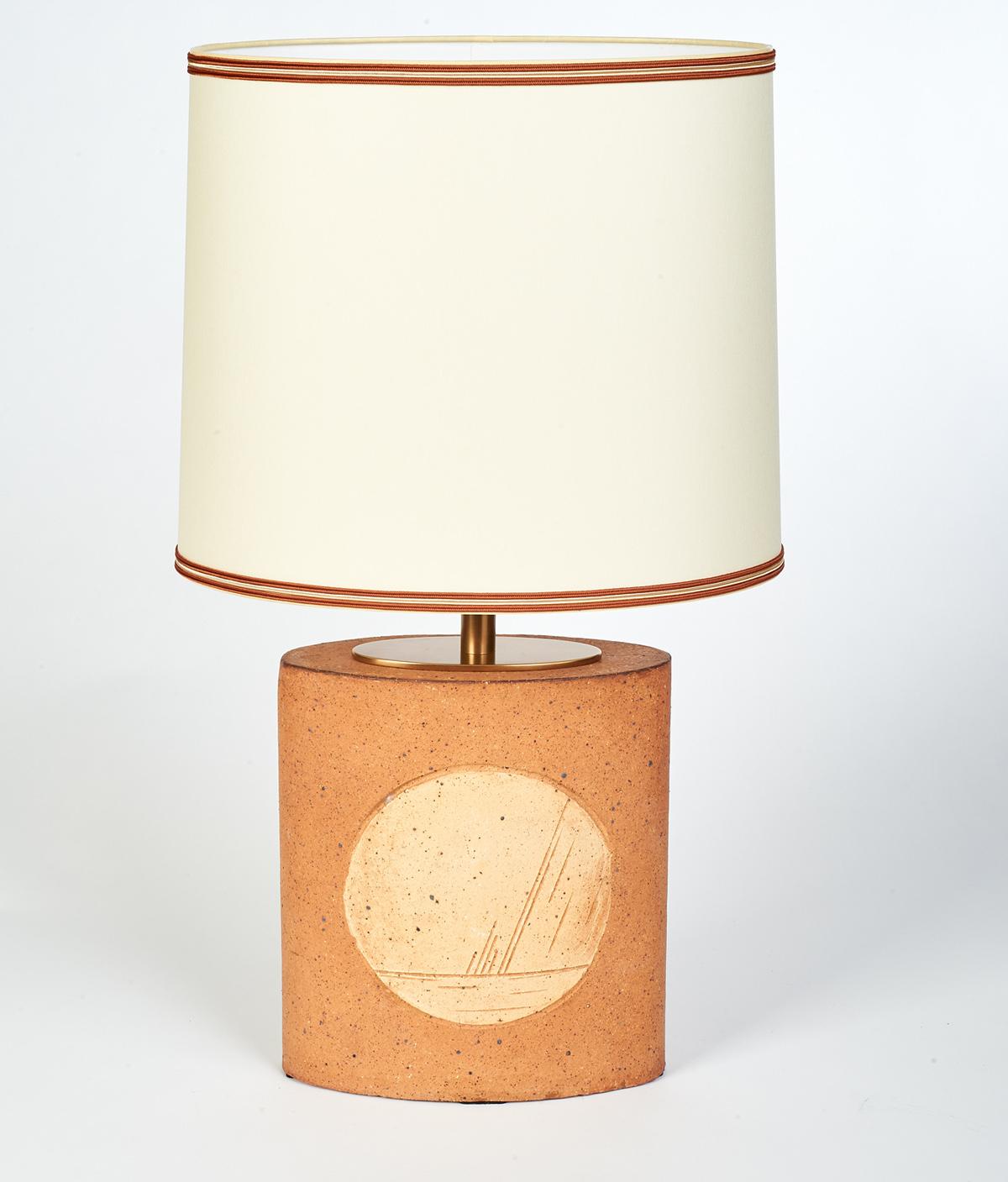 Ovale Keramiklampe mit eingeschnittenem geometrischem Motiv, Frankreich 1970er Jahre, Paar im Angebot 2