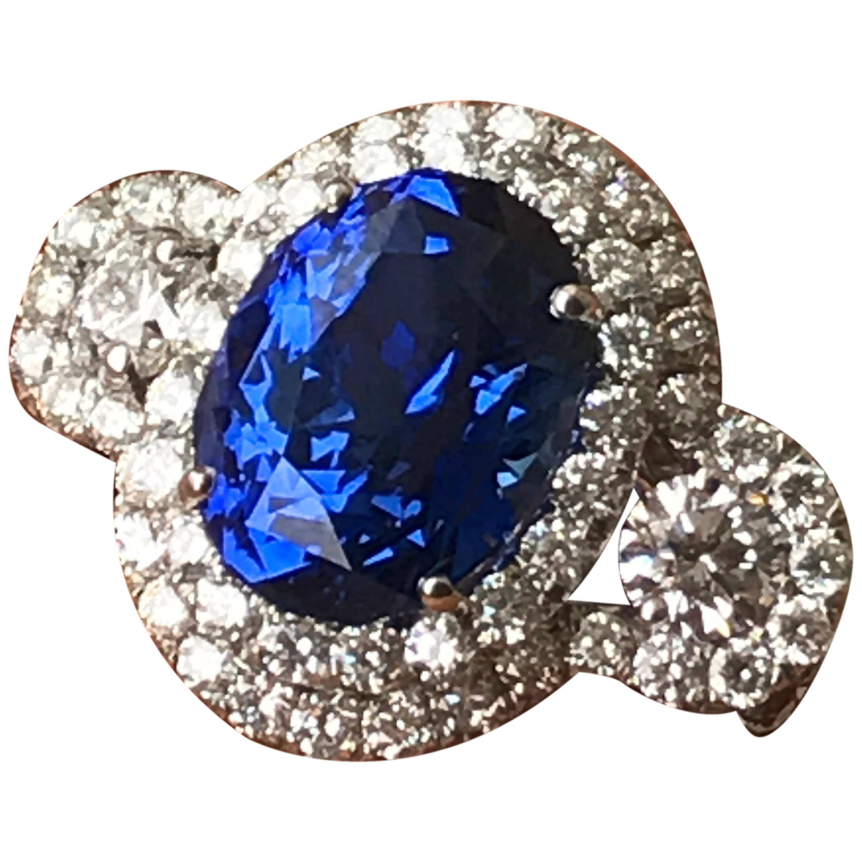 Oval Ceylon Sapphire Engagement Ring, 11.80 Carat, 18 Karat White Gold For Sale