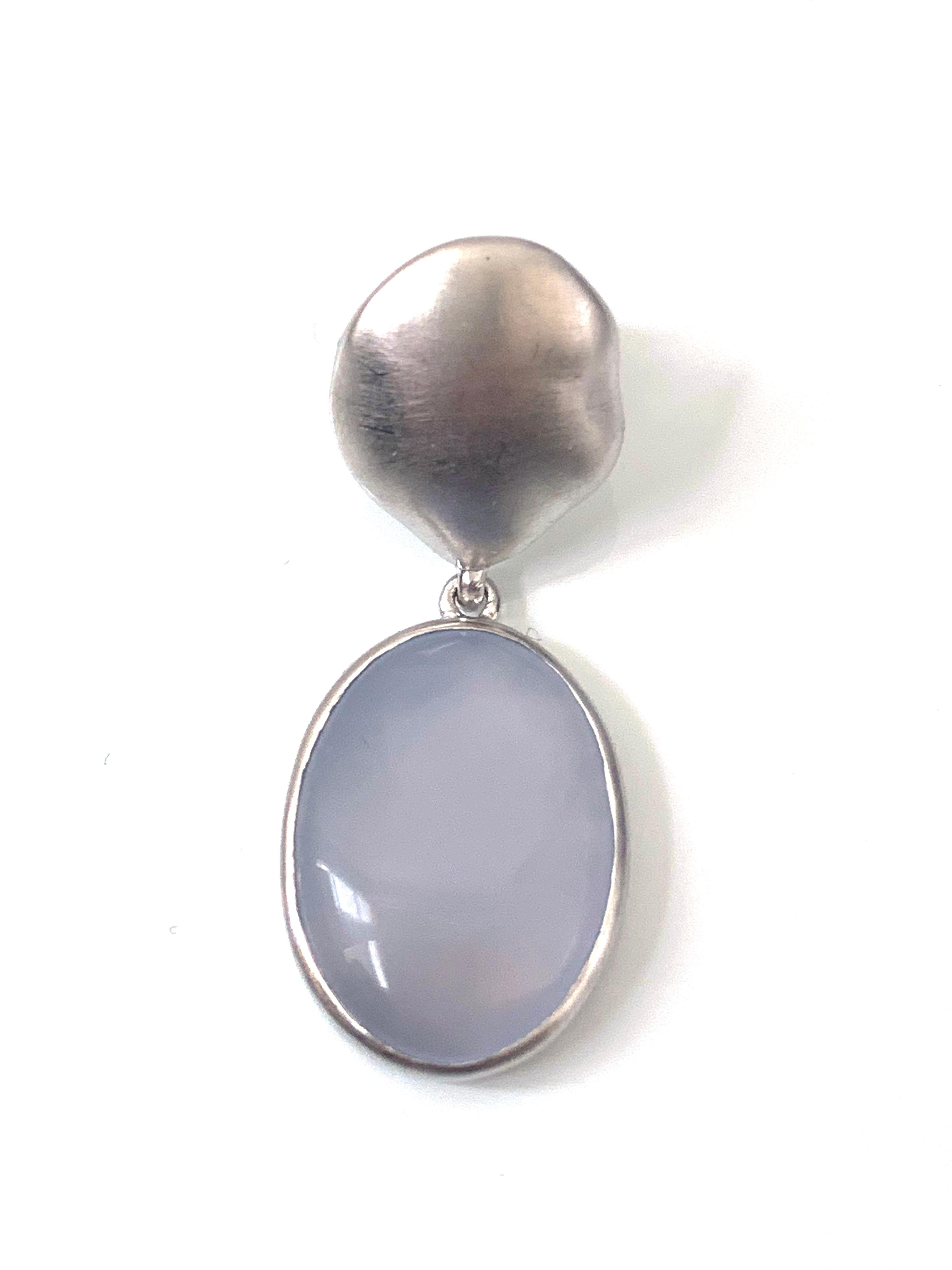 Oval Cabochon Chalcedony Drop Sterling Silver Earrings In New Condition For Sale In Los Angeles, CA