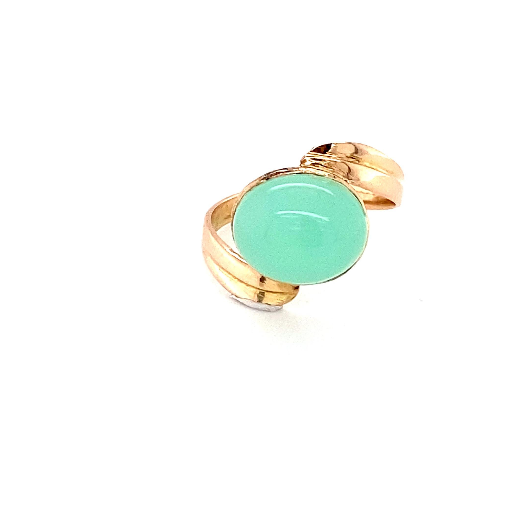 Oval Chalcedony Yellow Gold Solitaire Ring For Sale 11