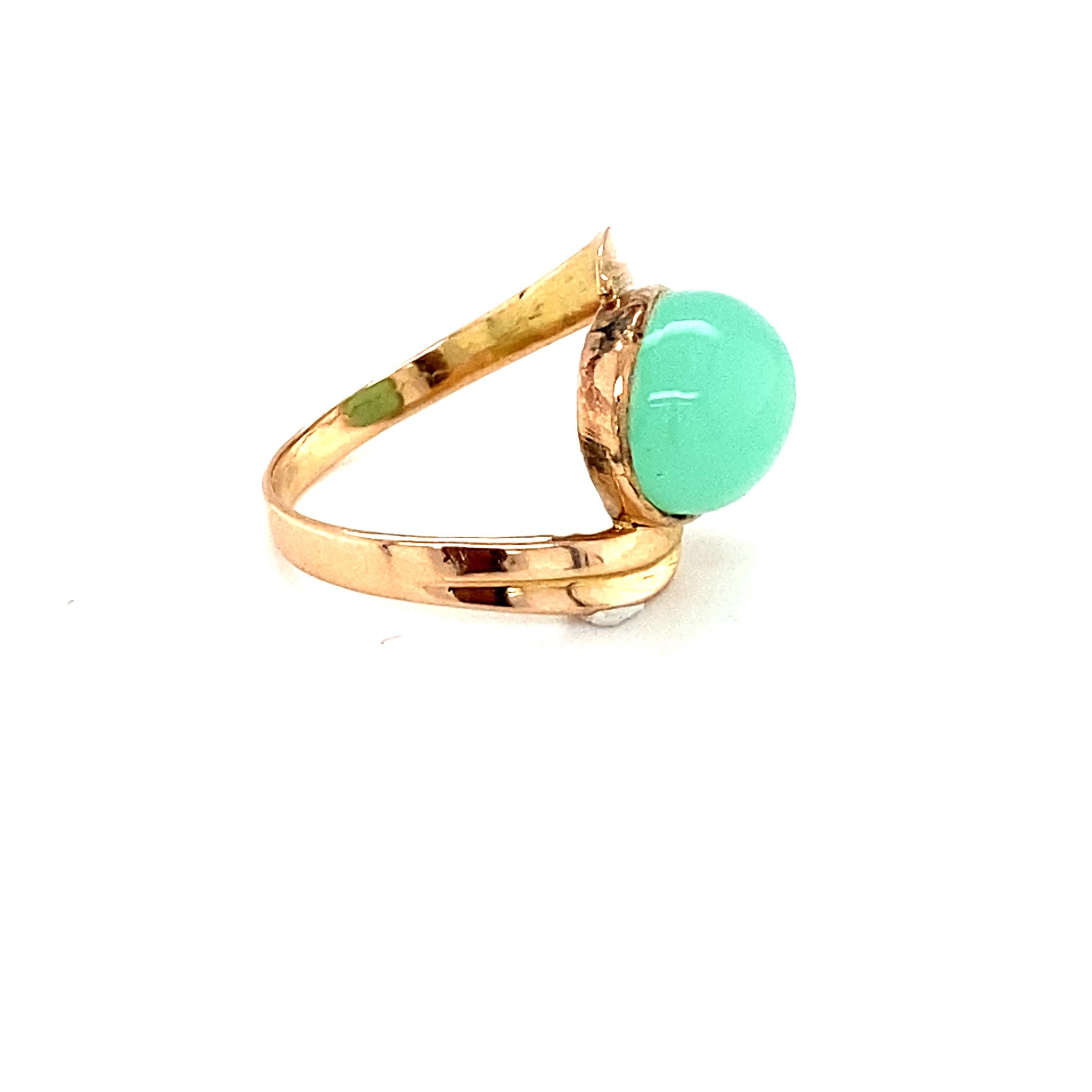 Women's Oval Chalcedony Yellow Gold Solitaire Ring For Sale