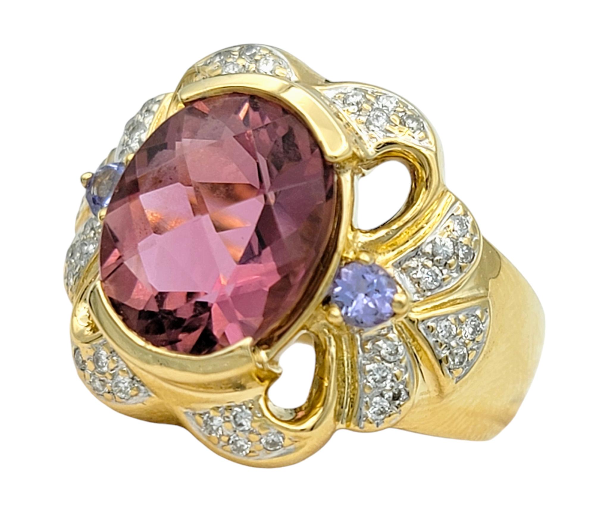 Contemporain Bague ovale en or 18 carats avec tourmaline rose, tanzanite et diamant en vente