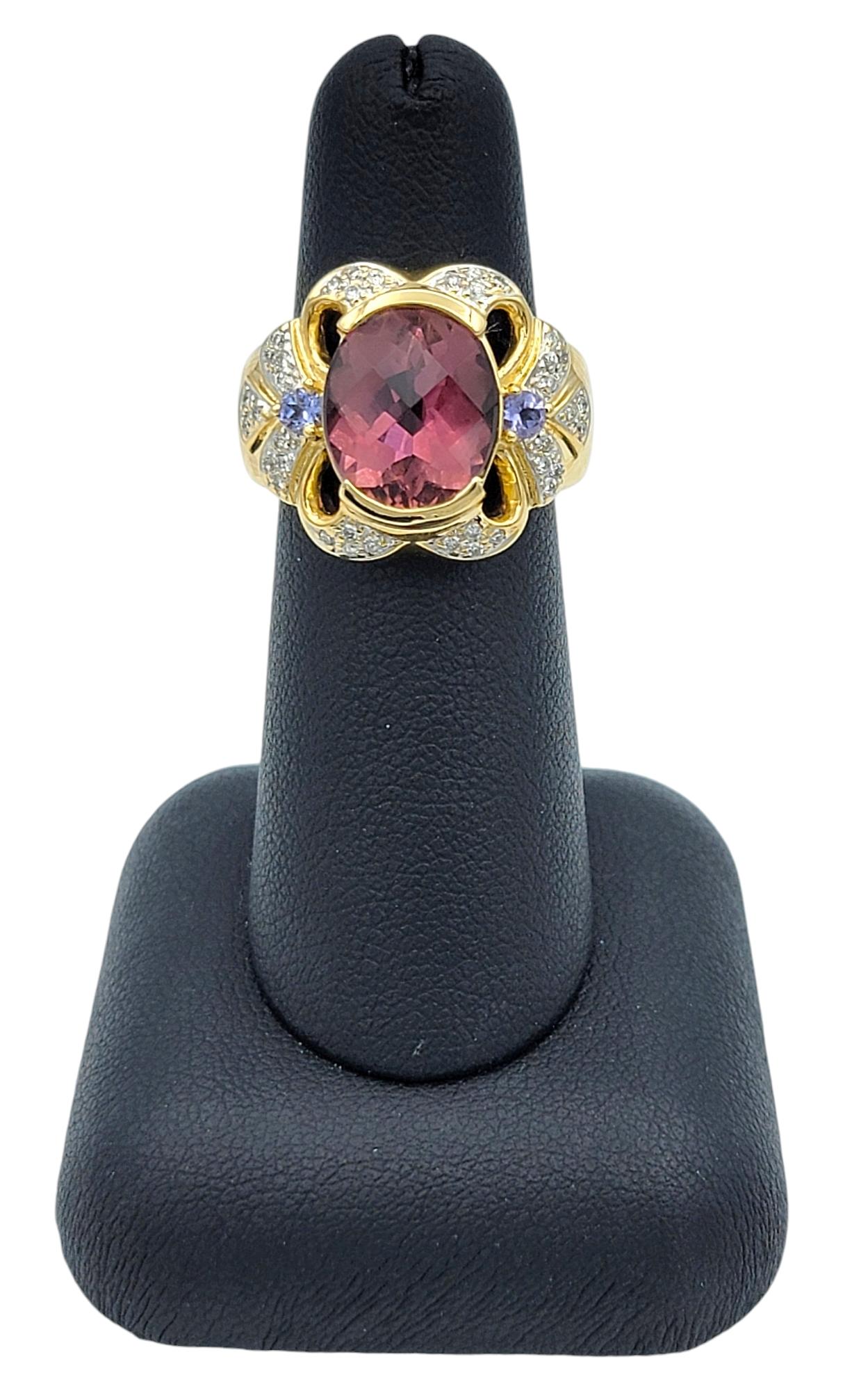 Bague ovale en or 18 carats avec tourmaline rose, tanzanite et diamant en vente 3