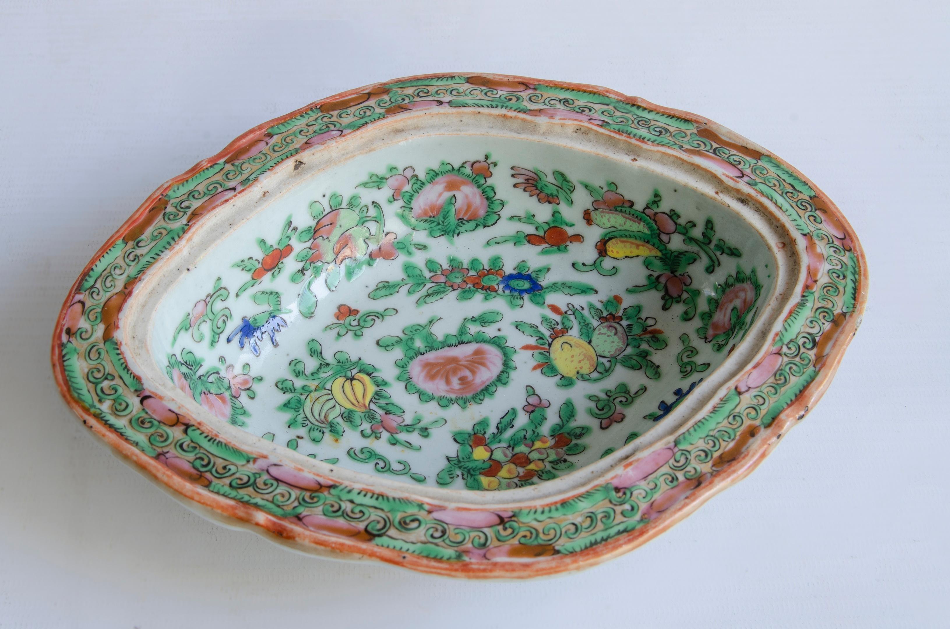 Oval Chinese pea with lid
Origin Canton China for export
circa 1940 hand painted.