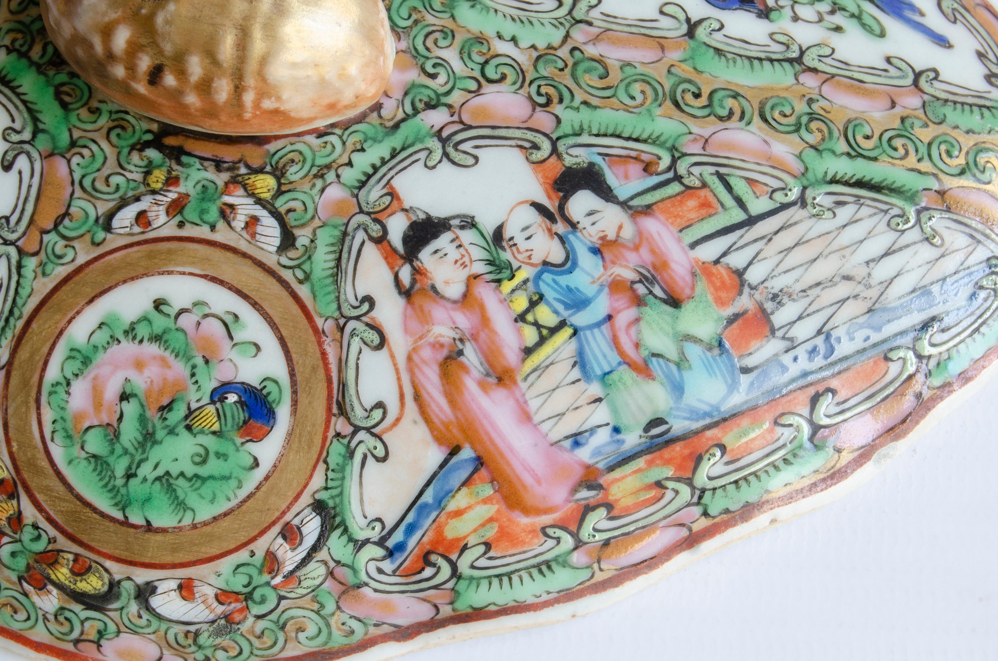 Chinois Peinture chinoise ovale avec couvercle en vente