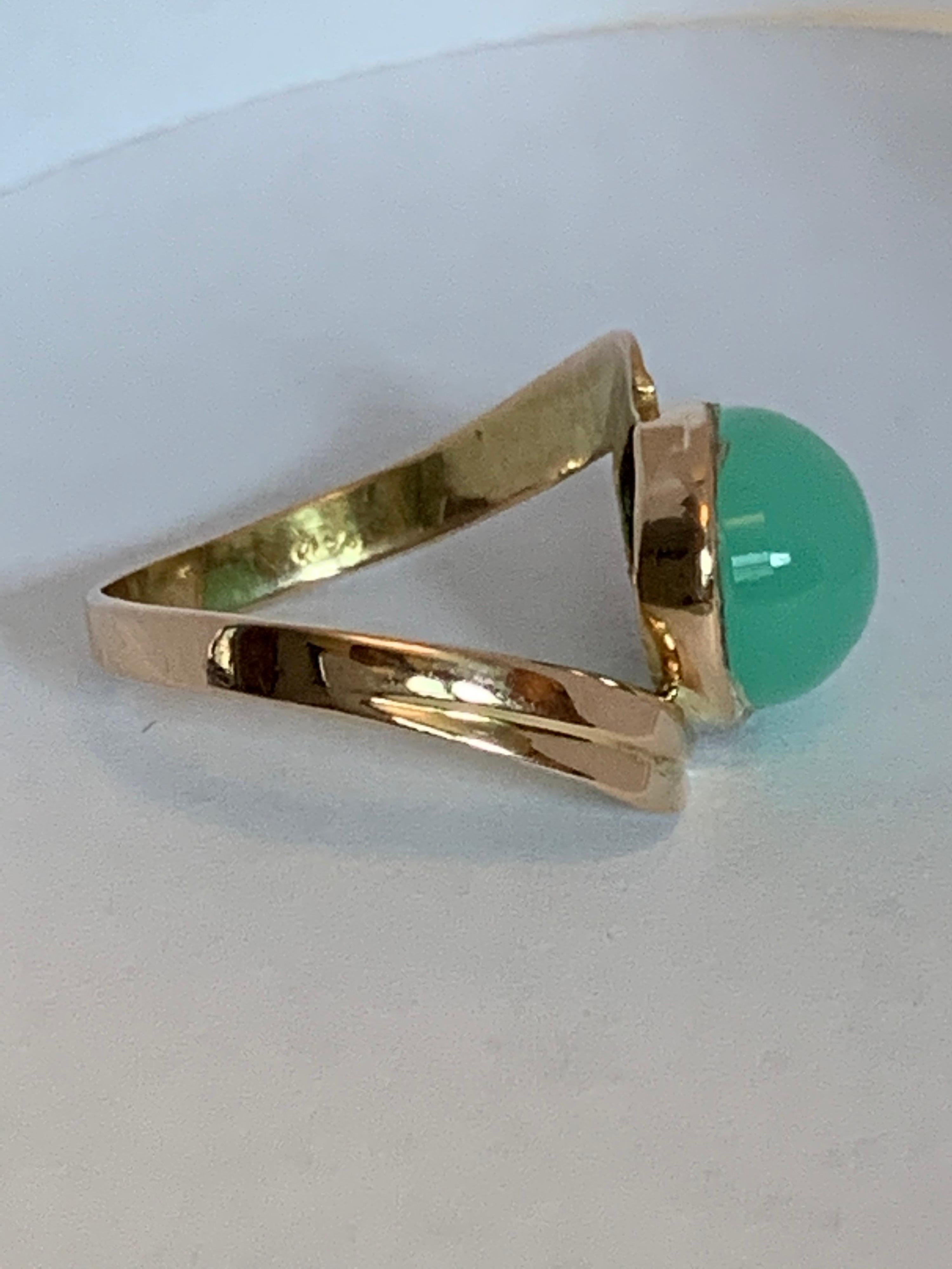 Contemporary Oval Chrysoprase Set in 14 Karat Gold Ring For Sale