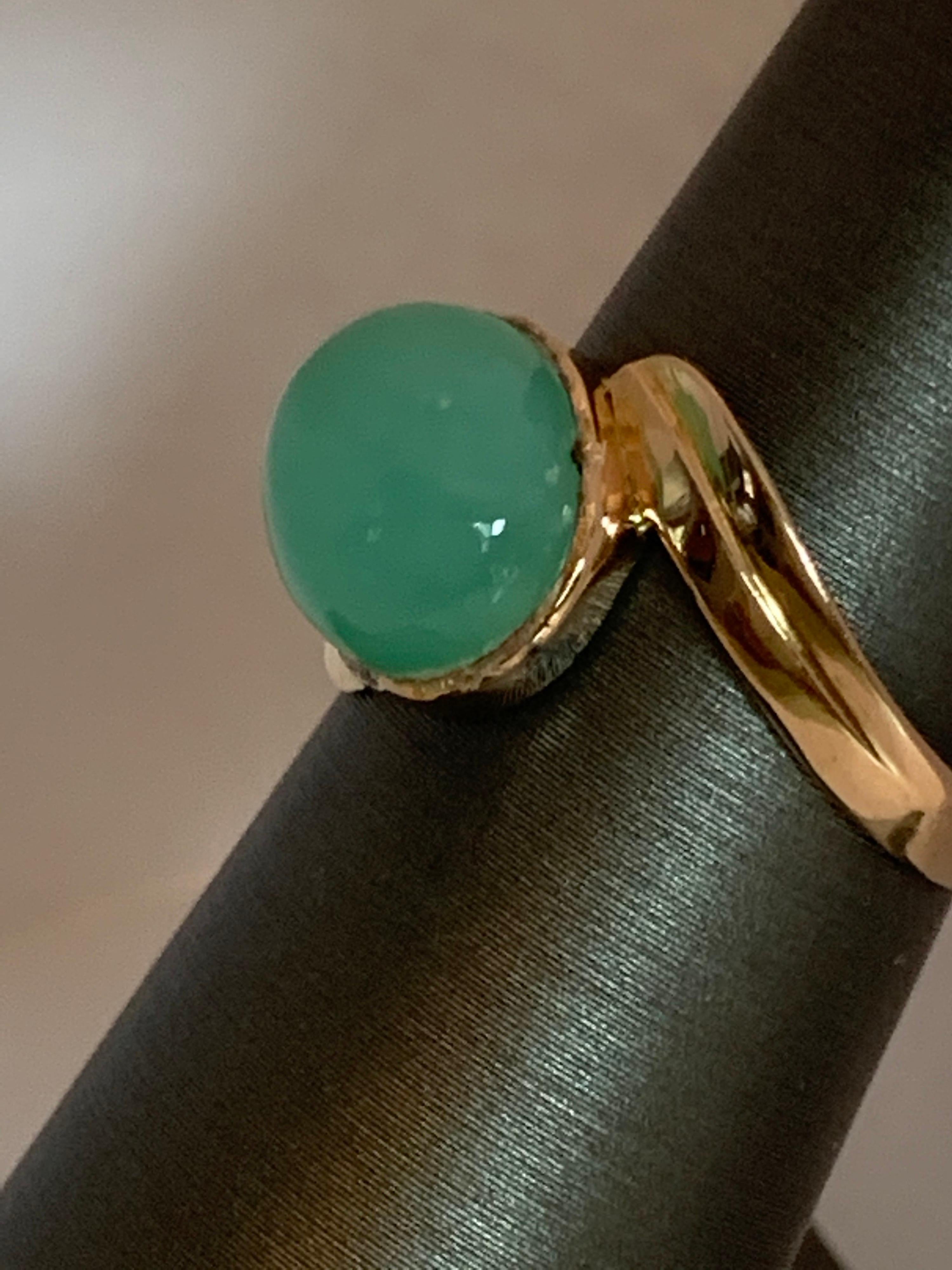 Oval Cut Oval Chrysoprase Set in 14 Karat Gold Ring For Sale