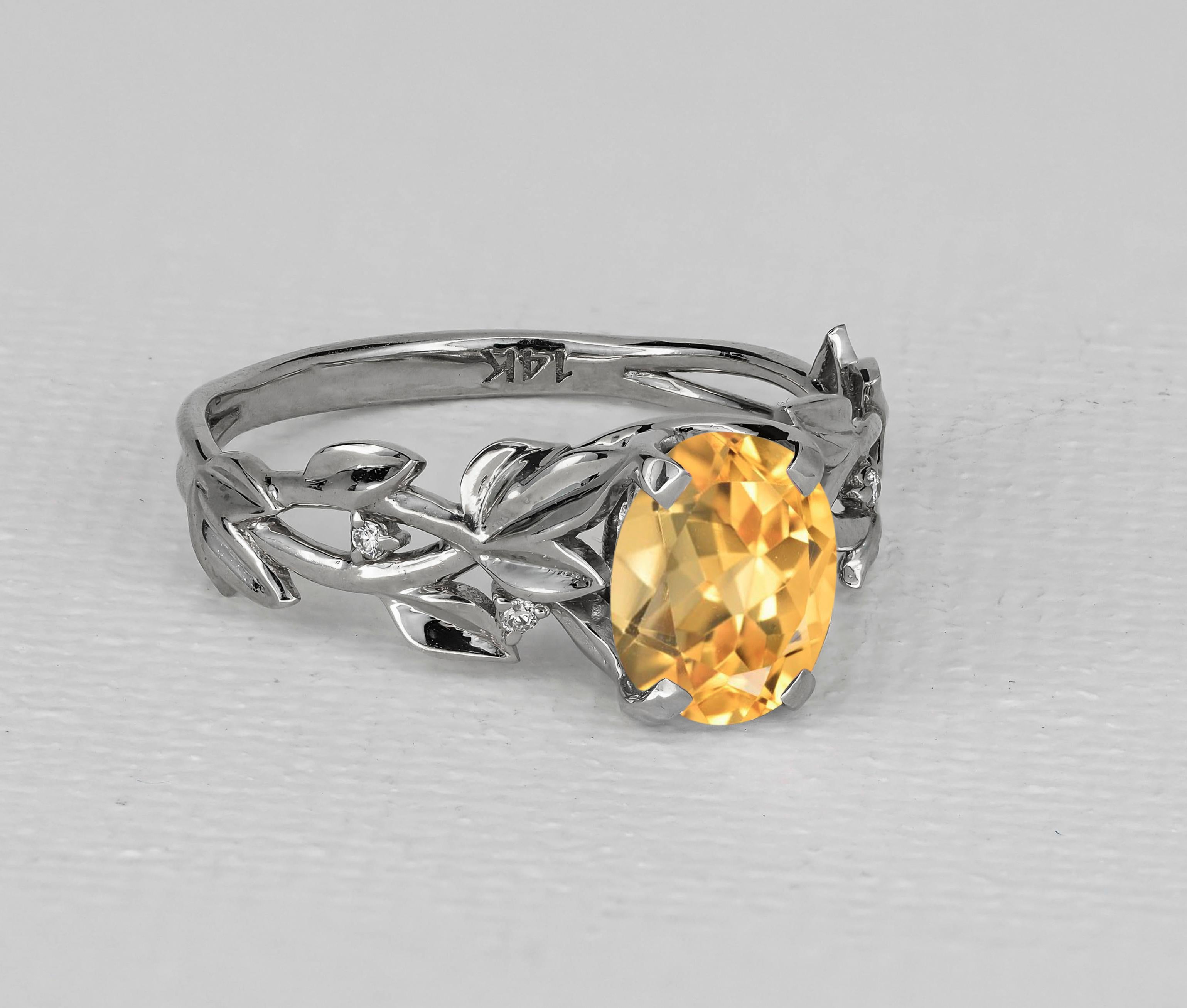 Women's Oval citrine ring.  For Sale