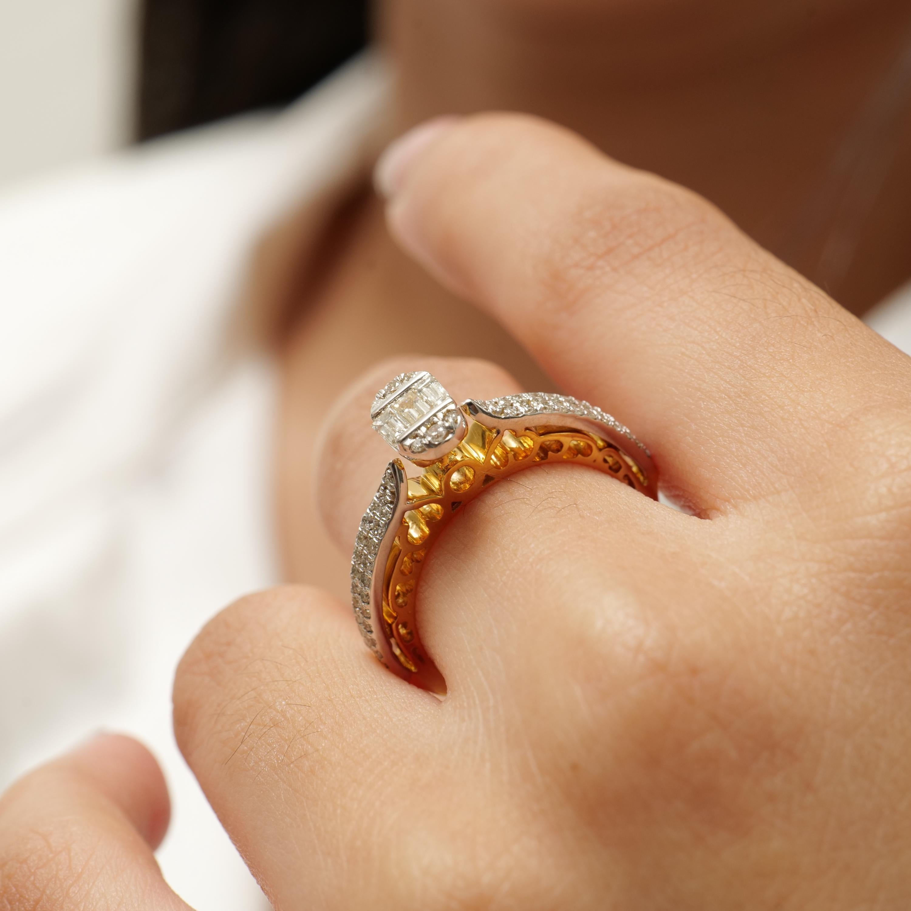Taglio rotondo Anello con diamanti ovali e baguette in oro massiccio 14k (certificato) in vendita
