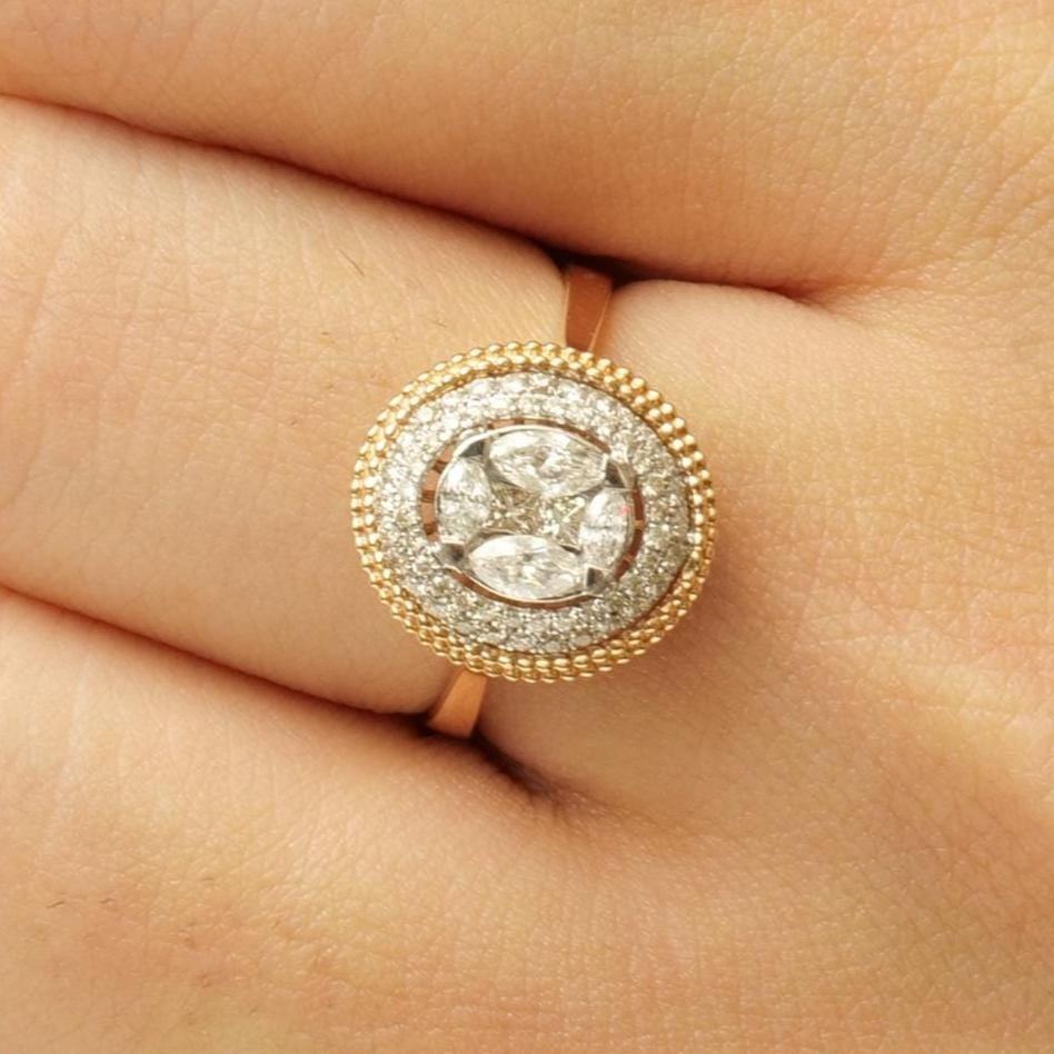 Oval Cluster Natural Diamond Ring in 14K Solid Gold (Certified) (Art déco) im Angebot