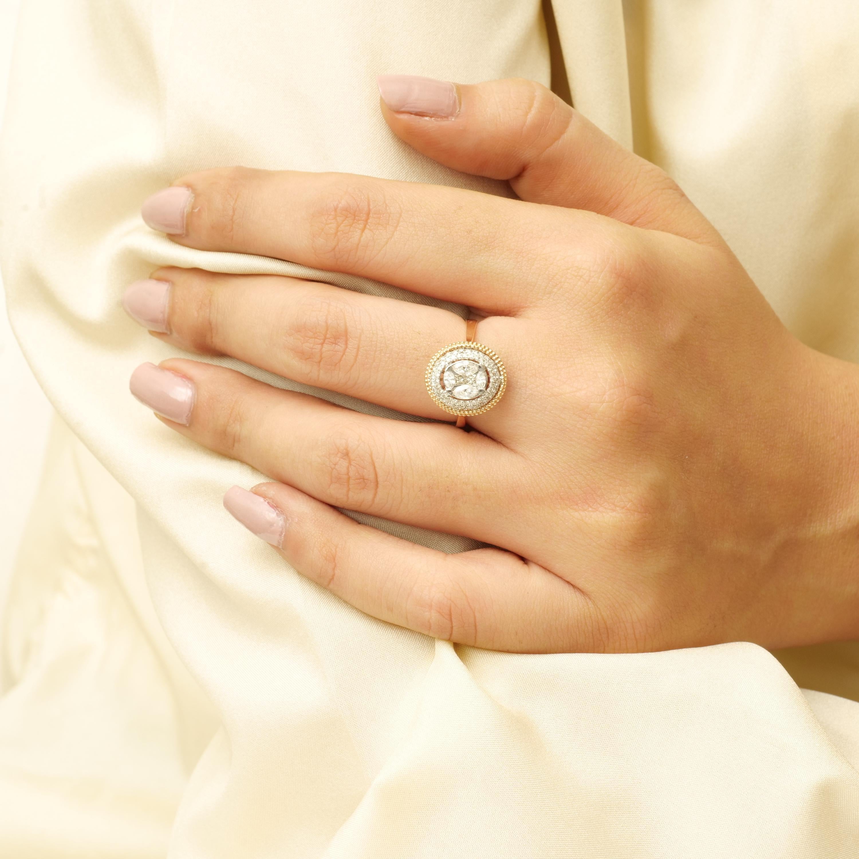 Oval Cluster Natural Diamond Ring in 14K Solid Gold (Certified) (Rundschliff) im Angebot