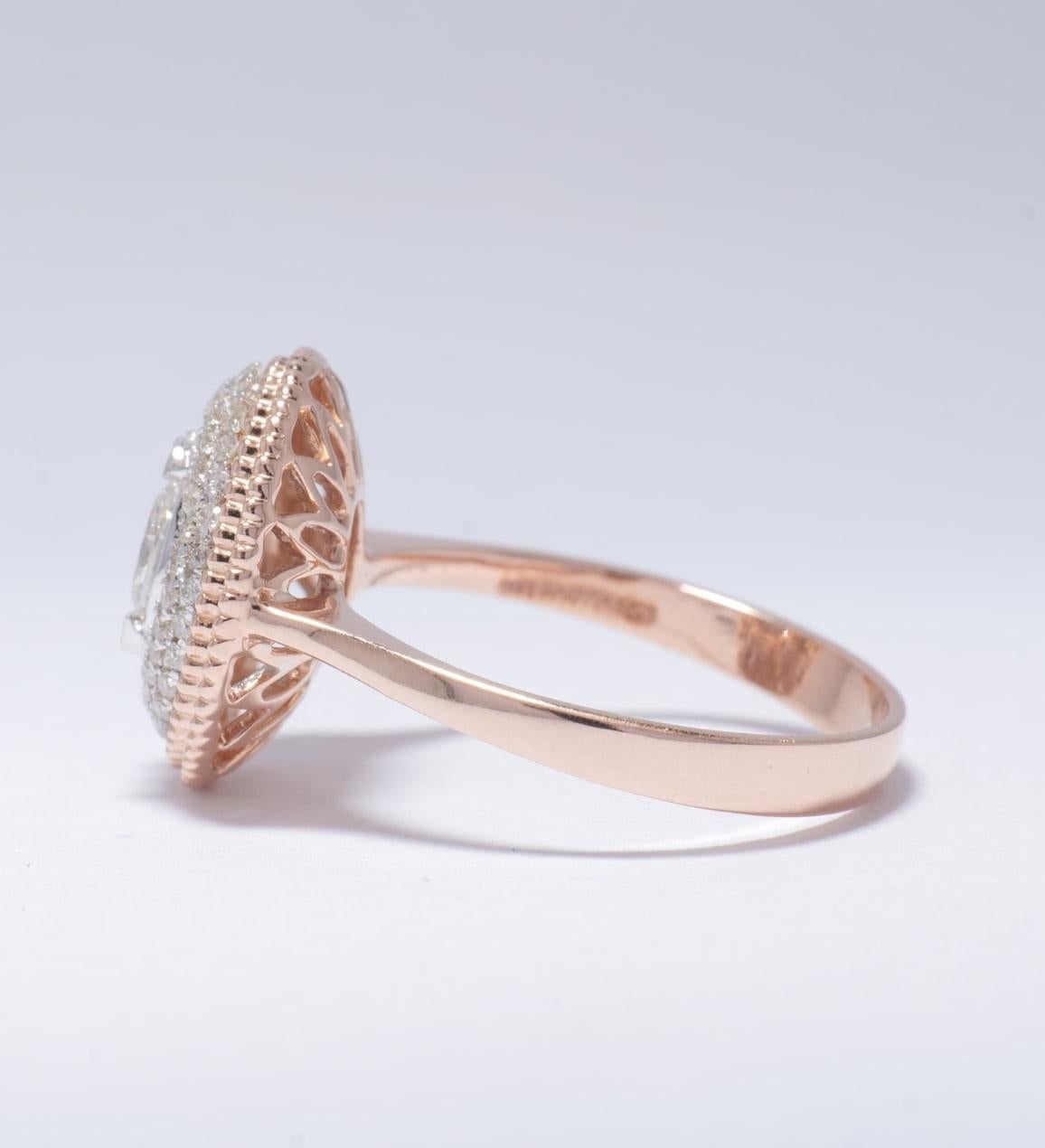 Oval Cluster Natural Diamond Ring in 14K Solid Gold (Certified) im Angebot 2