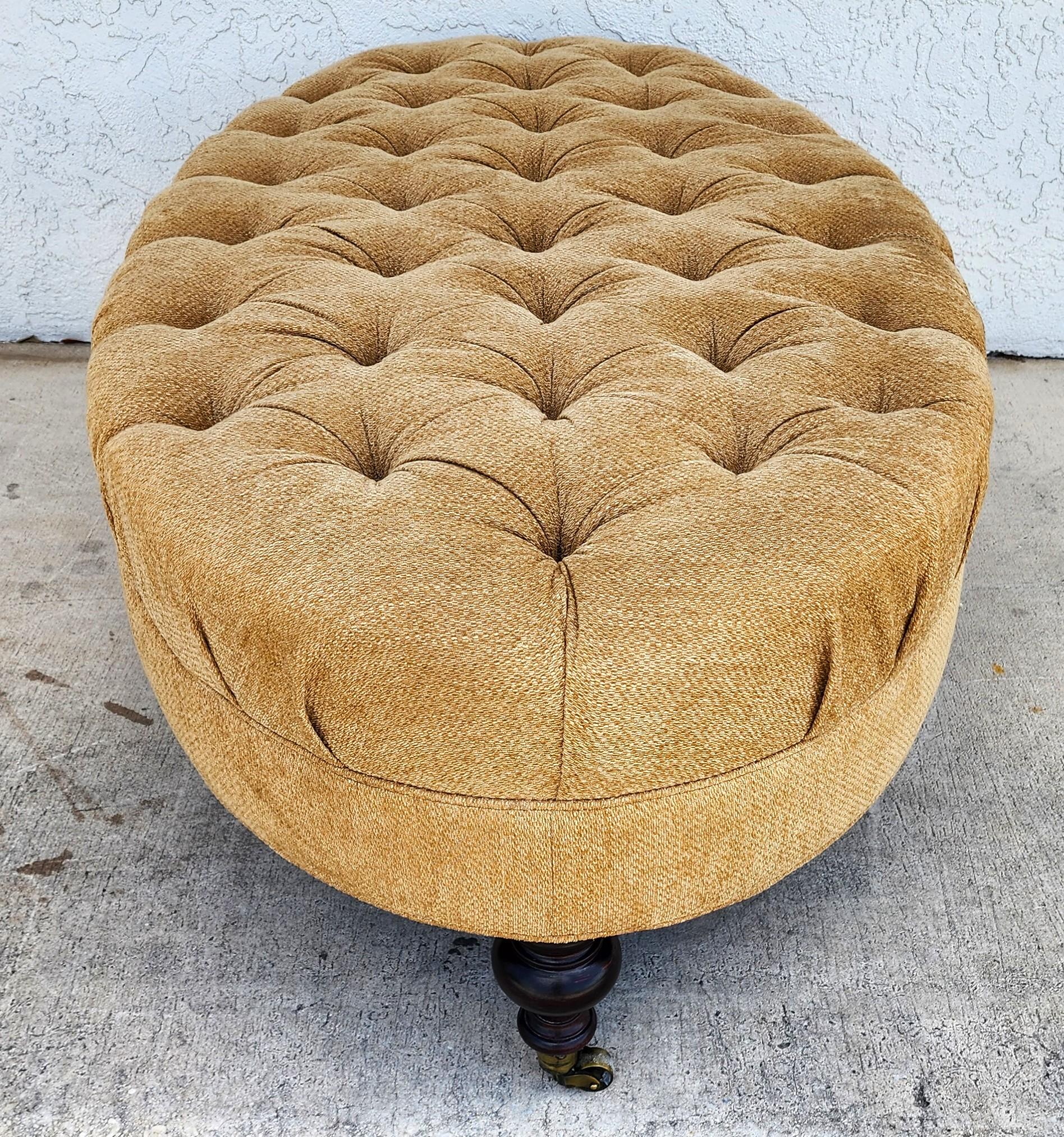Fine XX secolo Pouf ovale da cocktail Rolle con inserti in tessuto in vendita