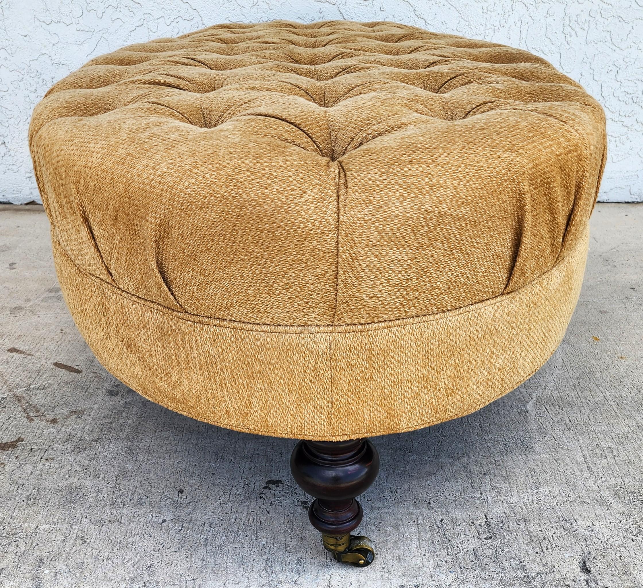 Cotone Pouf ovale da cocktail Rolle con inserti in tessuto in vendita