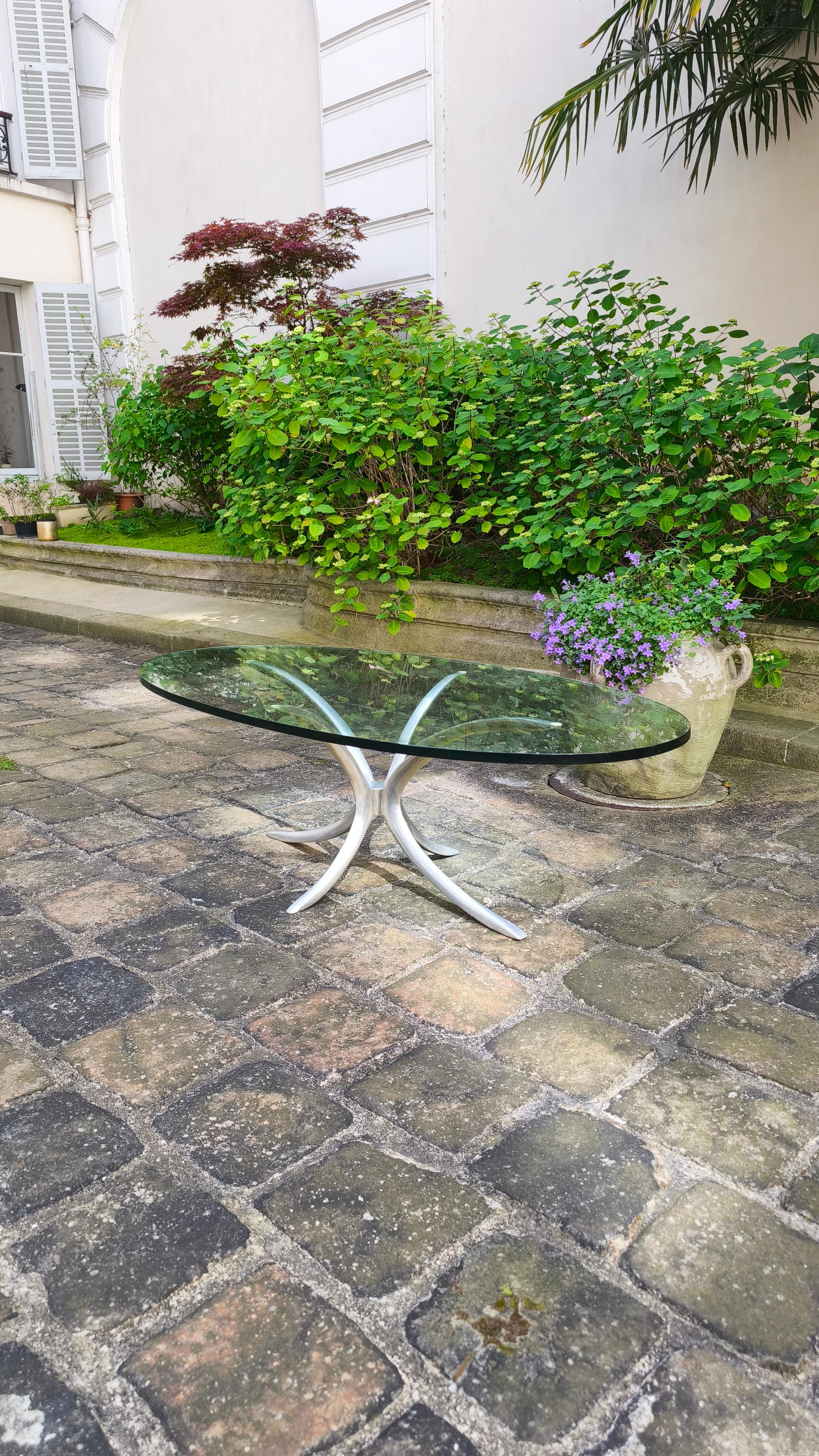 Mid-20th Century Oval coffee table from the 1960s that can be attributed to Michel Mangematin For Sale