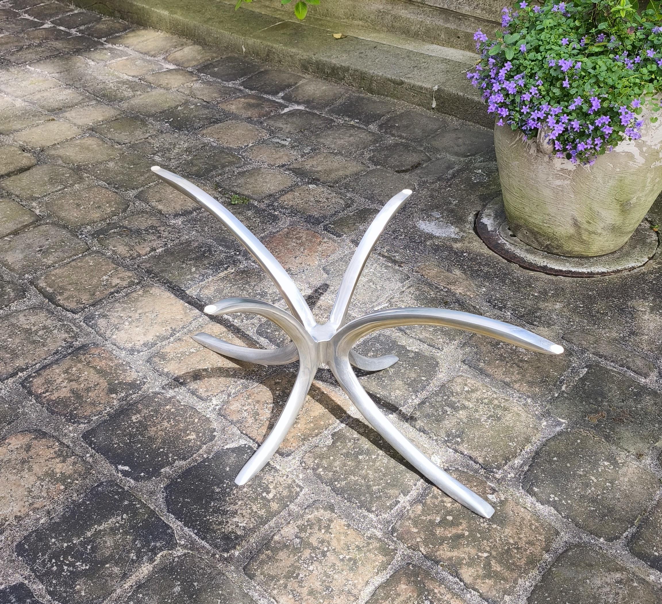Oval coffee table from the 1960s that can be attributed to Michel Mangematin For Sale 3