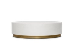 Mesa de centro ovalada con tablero de madera chapada y pie metálico