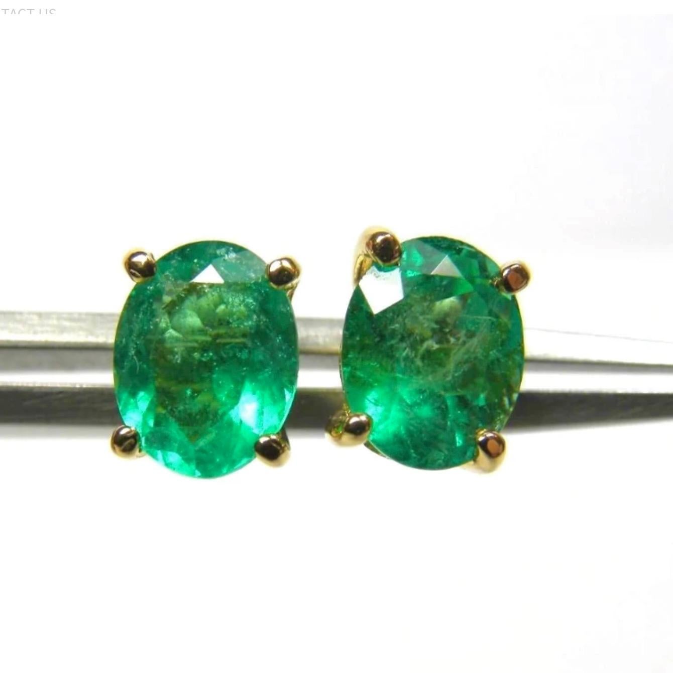 Oval Cut Oval 1.50 Carat Colombian Emerald Stud Earrings 18K For Sale