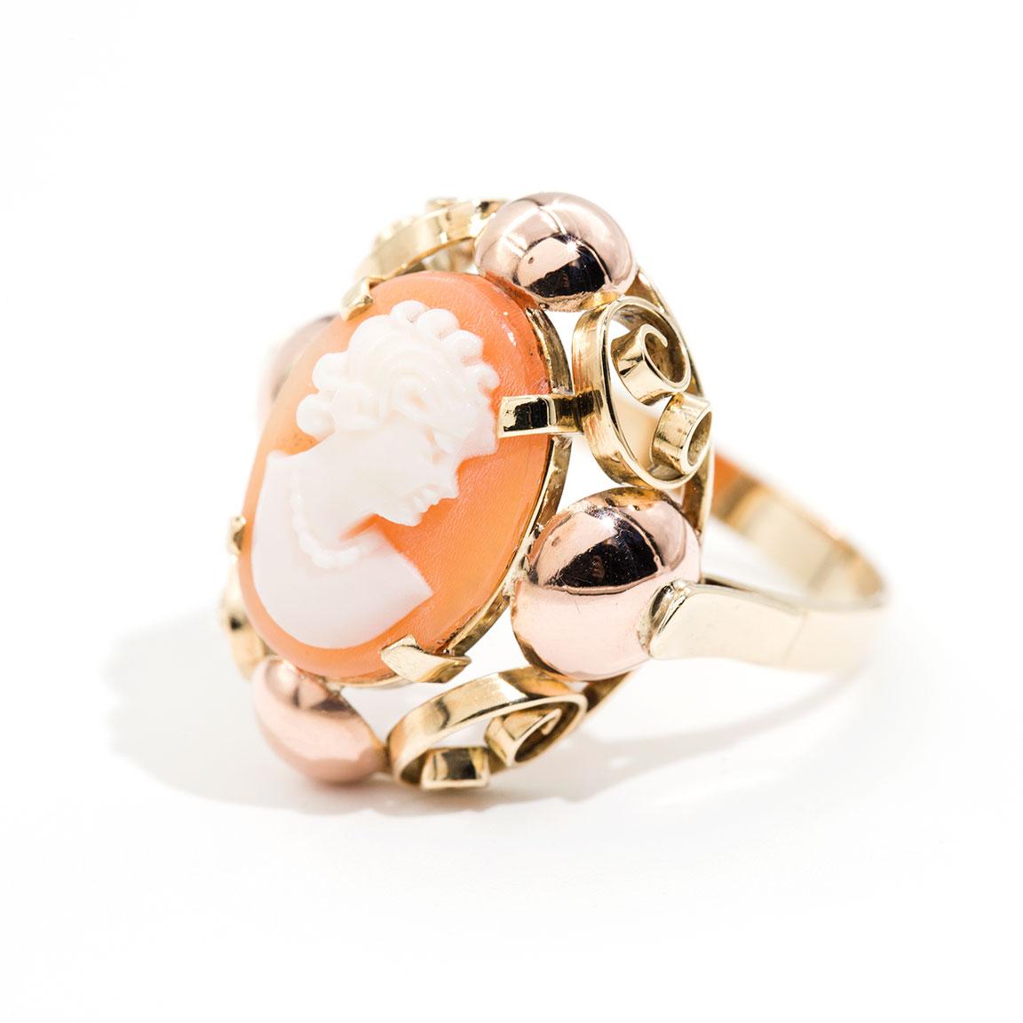 Oval Conch Shell Cameo 14 Carat Rose and Yellow Gold Vintage Ring 1