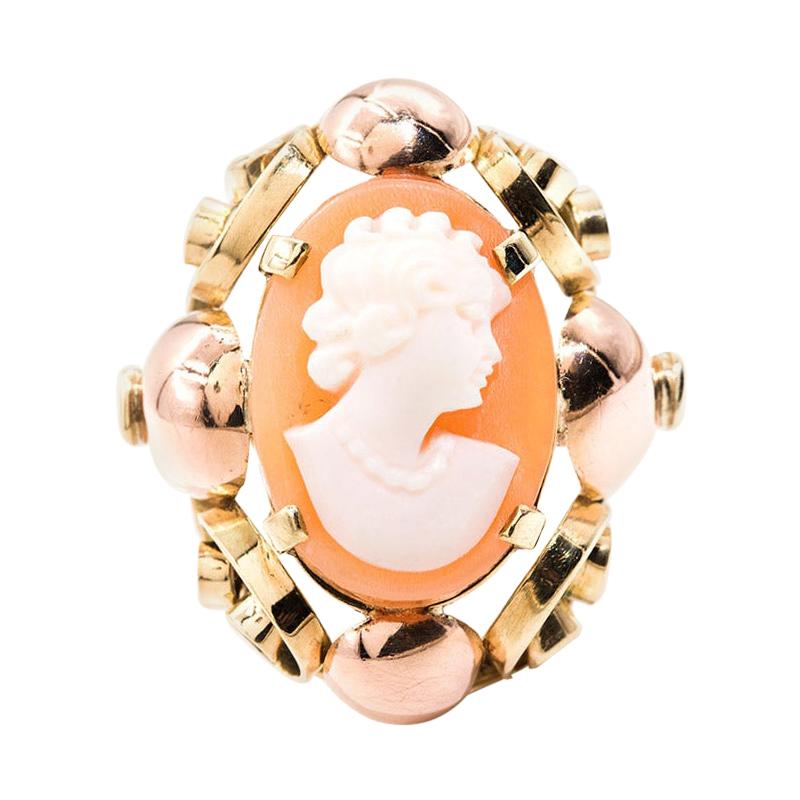 Oval Conch Shell Cameo 14 Carat Rose and Yellow Gold Vintage Ring