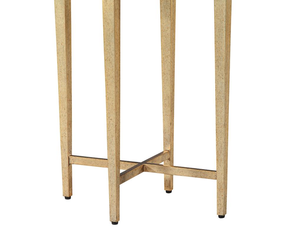 Métal Table à boire contemporaine ovale en or en vente