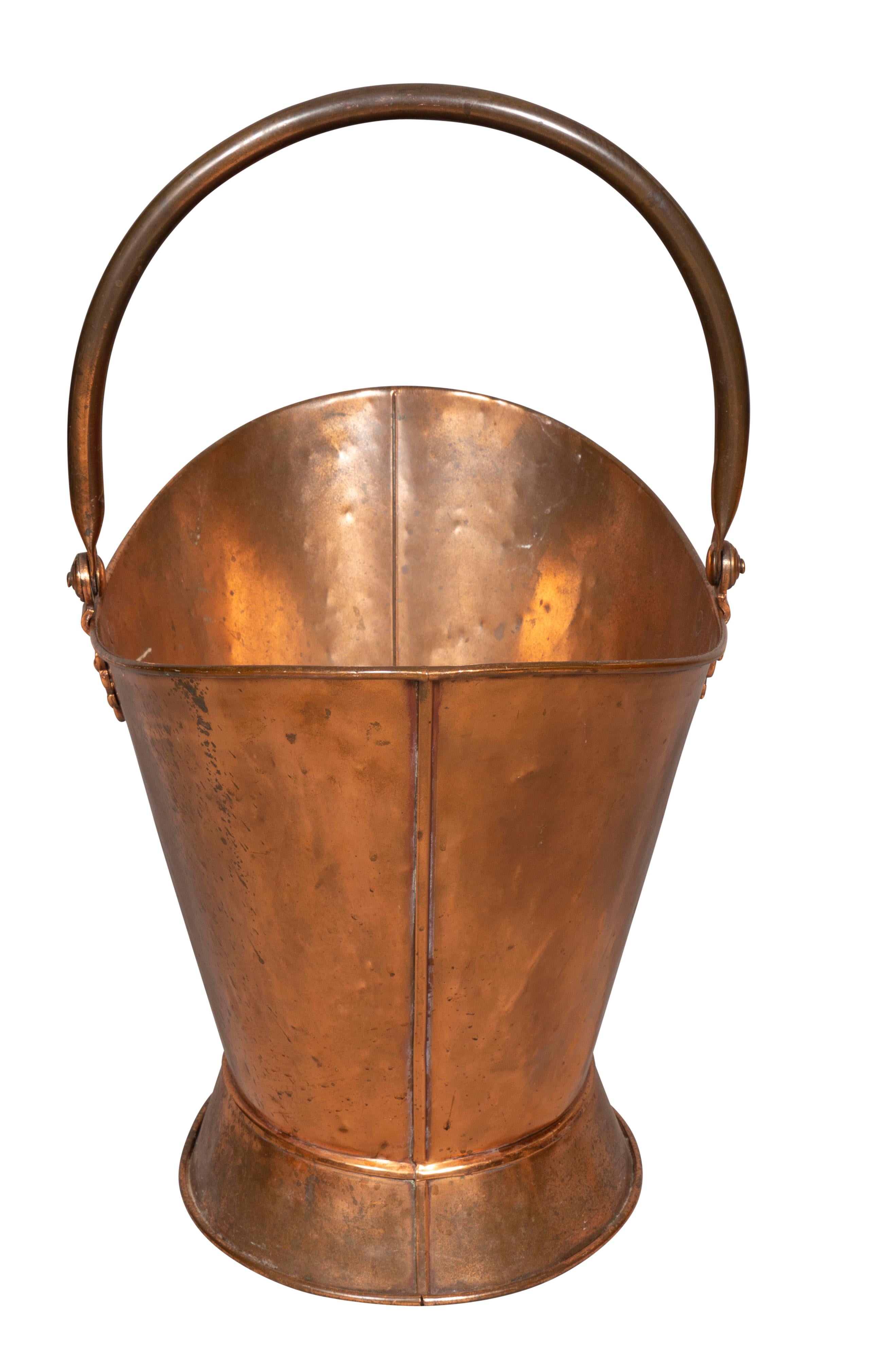 Oval Copper Pail In Good Condition In Essex, MA