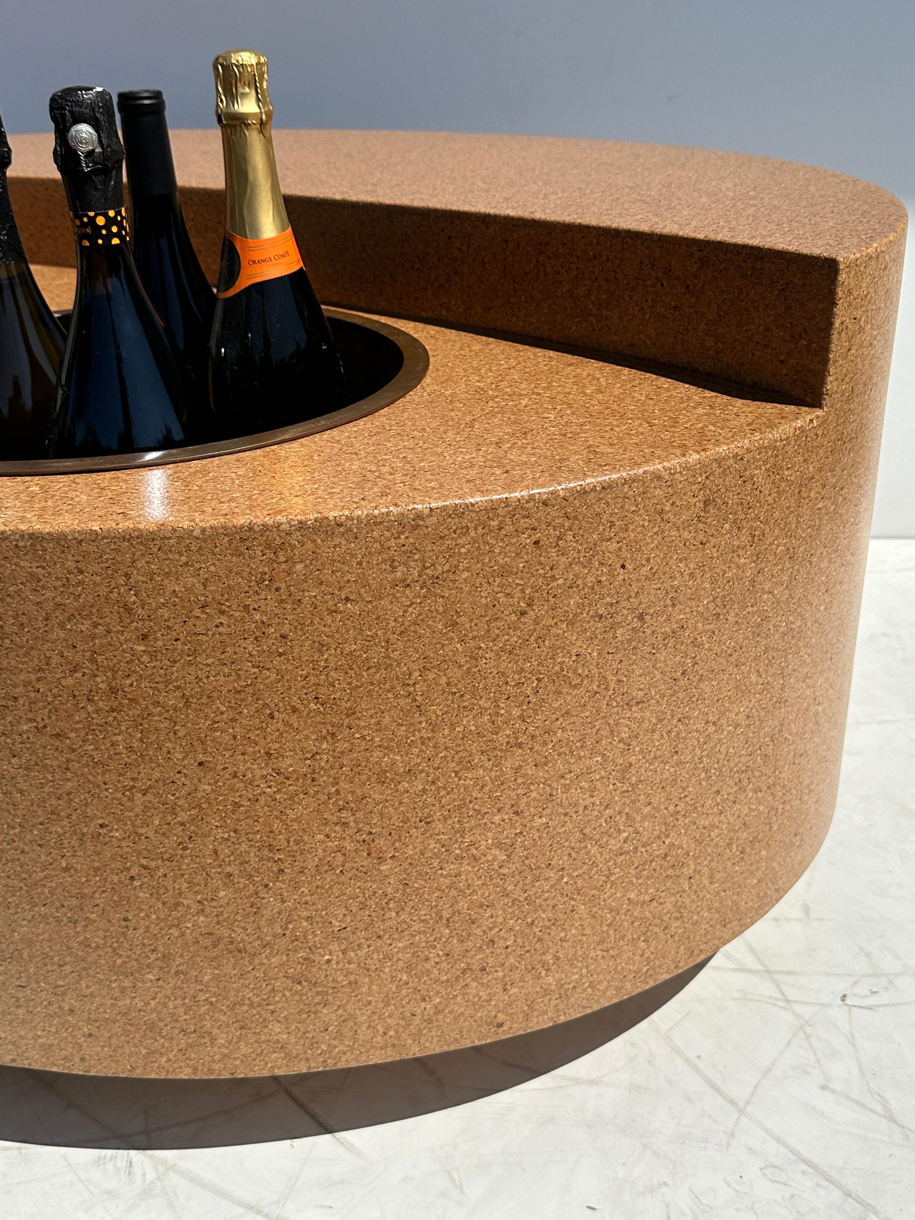 Table basse ovale en liège avec refroidisseur de boissons en vente 1