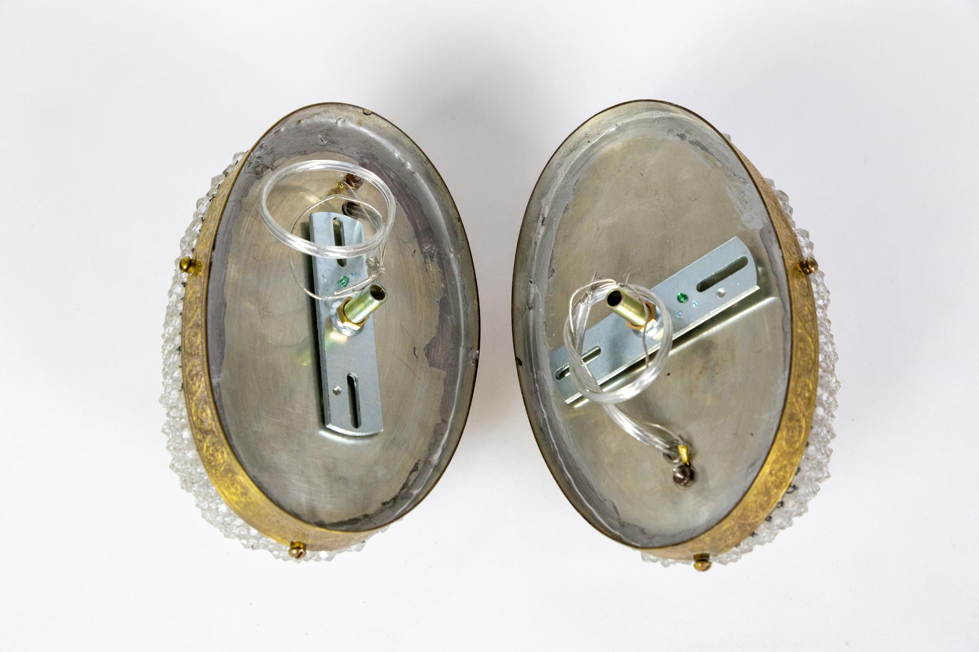 Paire de lampes murales ou de plafonds en forme de panier ovale en cristal perlé en vente 5