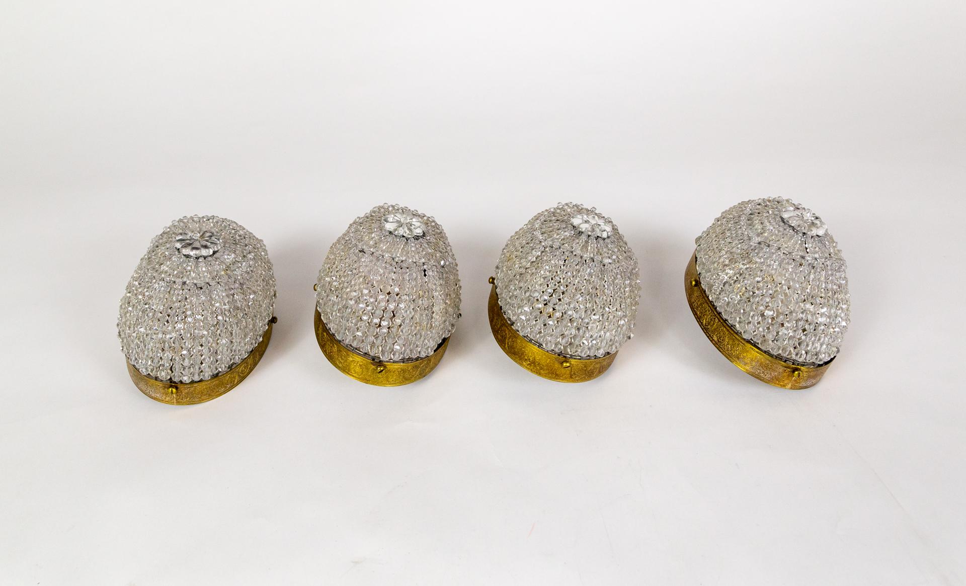 Paire de lampes murales ou de plafonds en forme de panier ovale en cristal perlé Bon état - En vente à San Francisco, CA