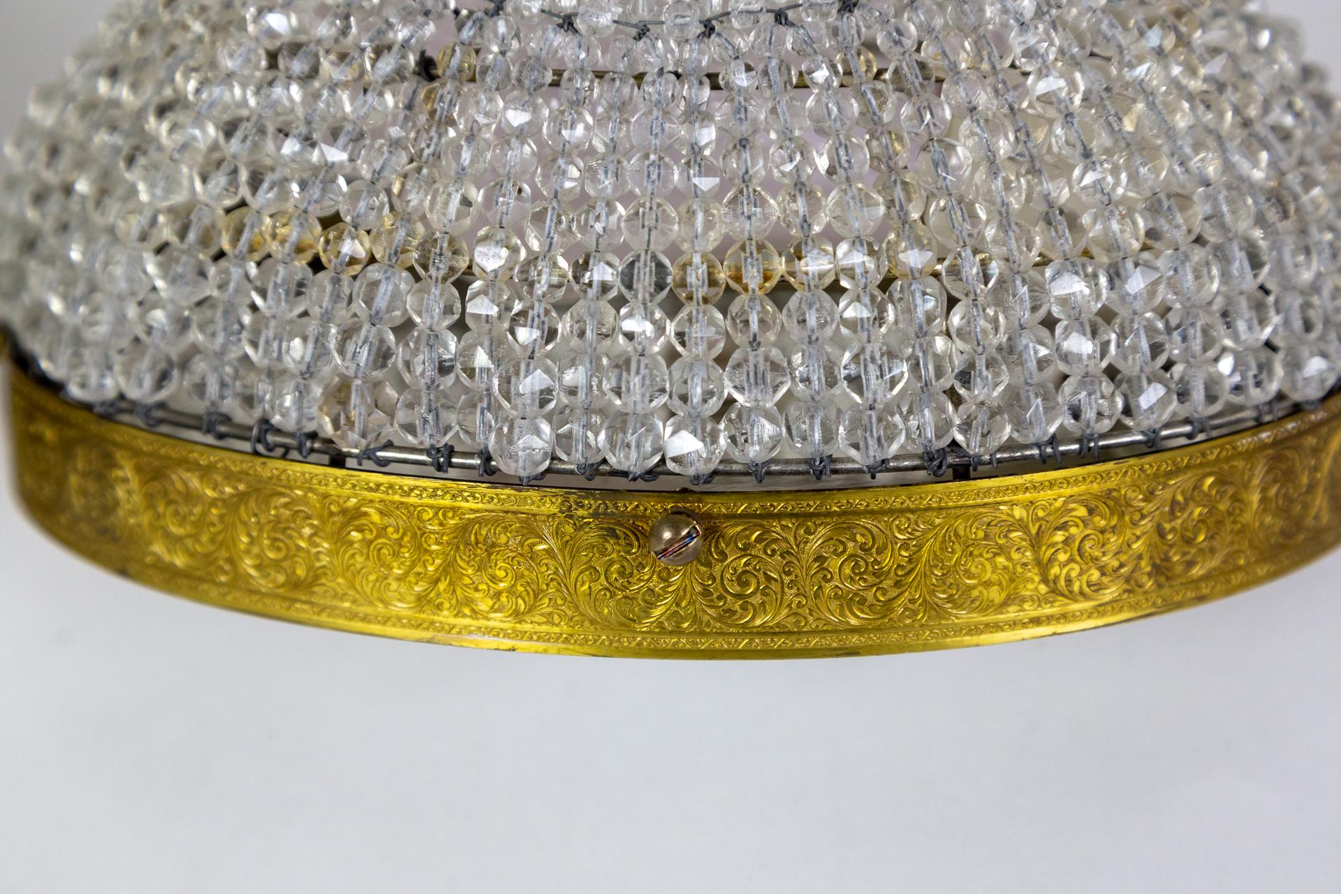 Paire de lampes murales ou de plafonds en forme de panier ovale en cristal perlé en vente 1