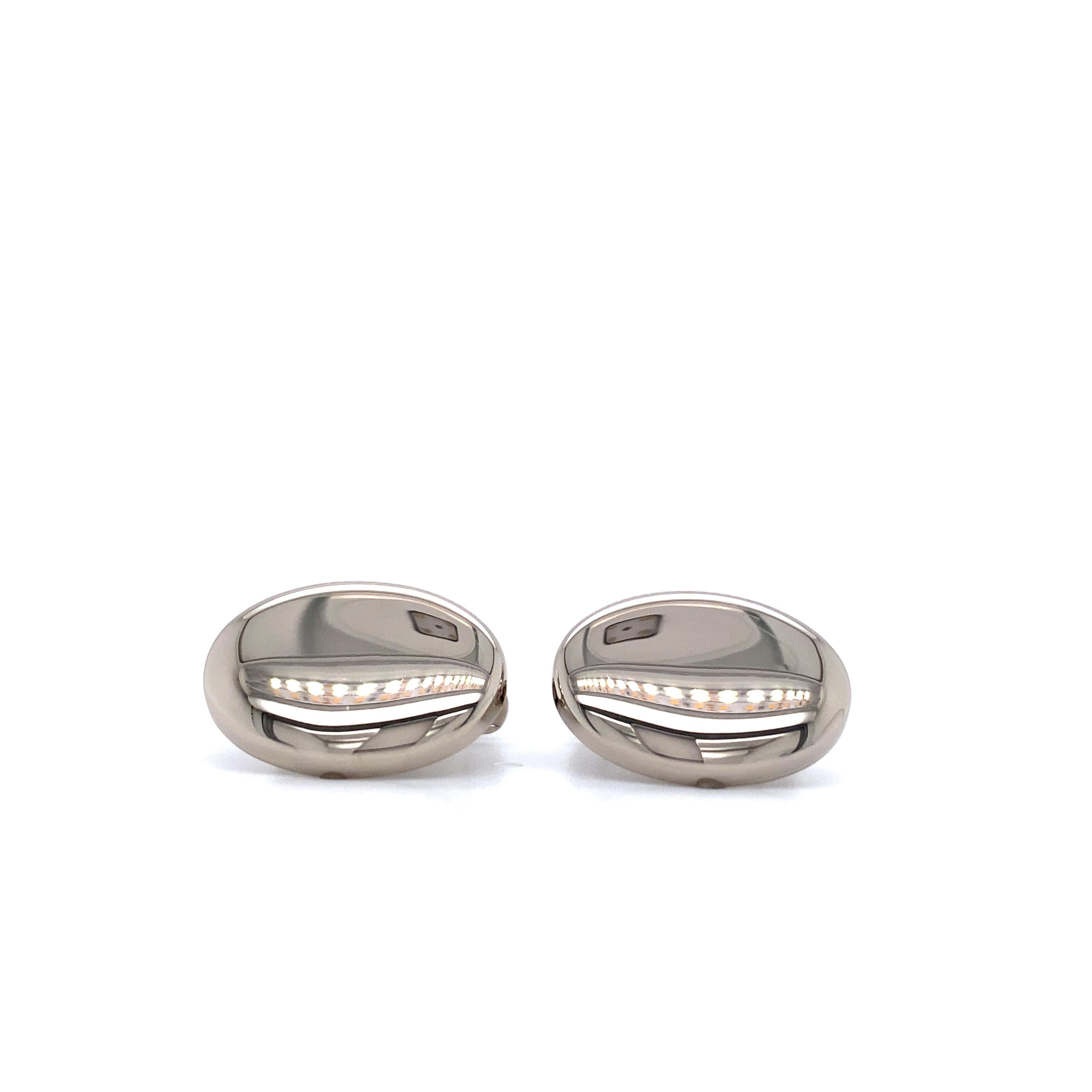 Victor Mayer oval cufflinks, 18k palladium white gold, Hallmark Collection, highly polished, measurements 15.7 mm x 20.8 mm

This cufflinks are made of high quality 18k white gold. The white color is created thanks to the addition of the white