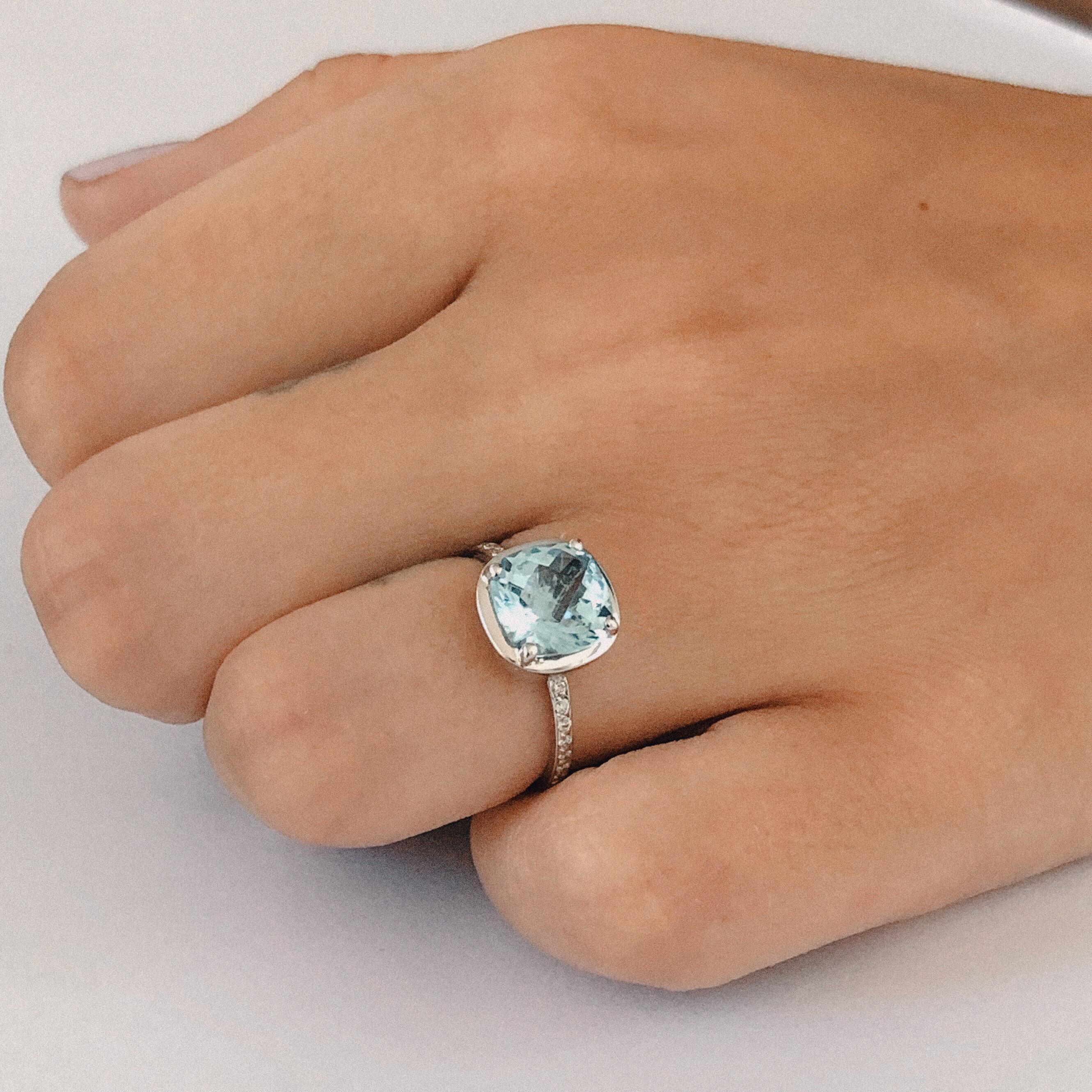 Cushion Aquamarine Prong Set in 18 Karats White Gold Fashion Ring In New Condition In New York, NY