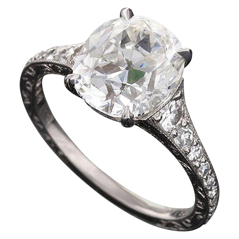 Oval Cushion-Cut Diamond Ring 