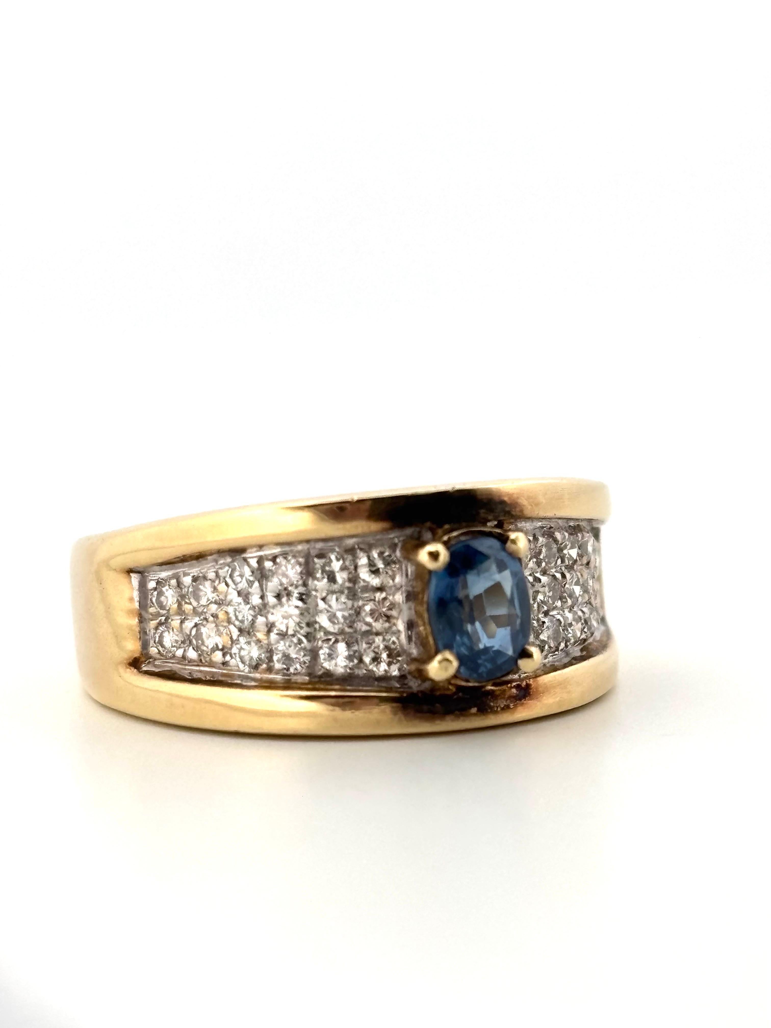 Taille ovale Bague en or jaune 14K avec saphir bleu de taille ovale 0,40ctw et diamant 0,16ctw en vente