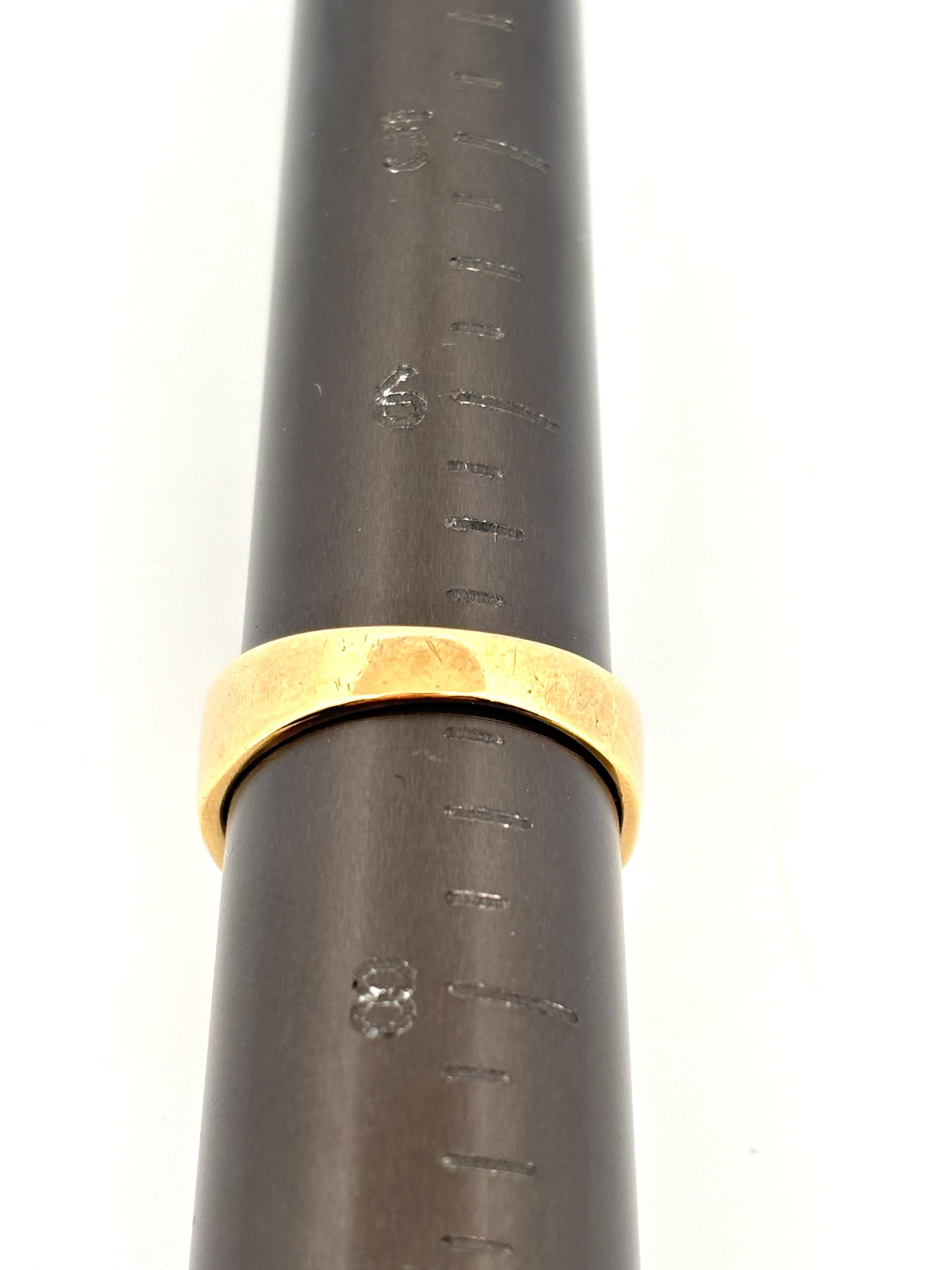 Bague en or jaune 14K avec saphir bleu de taille ovale 0,40ctw et diamant 0,16ctw Bon état - En vente à Sewickley, PA