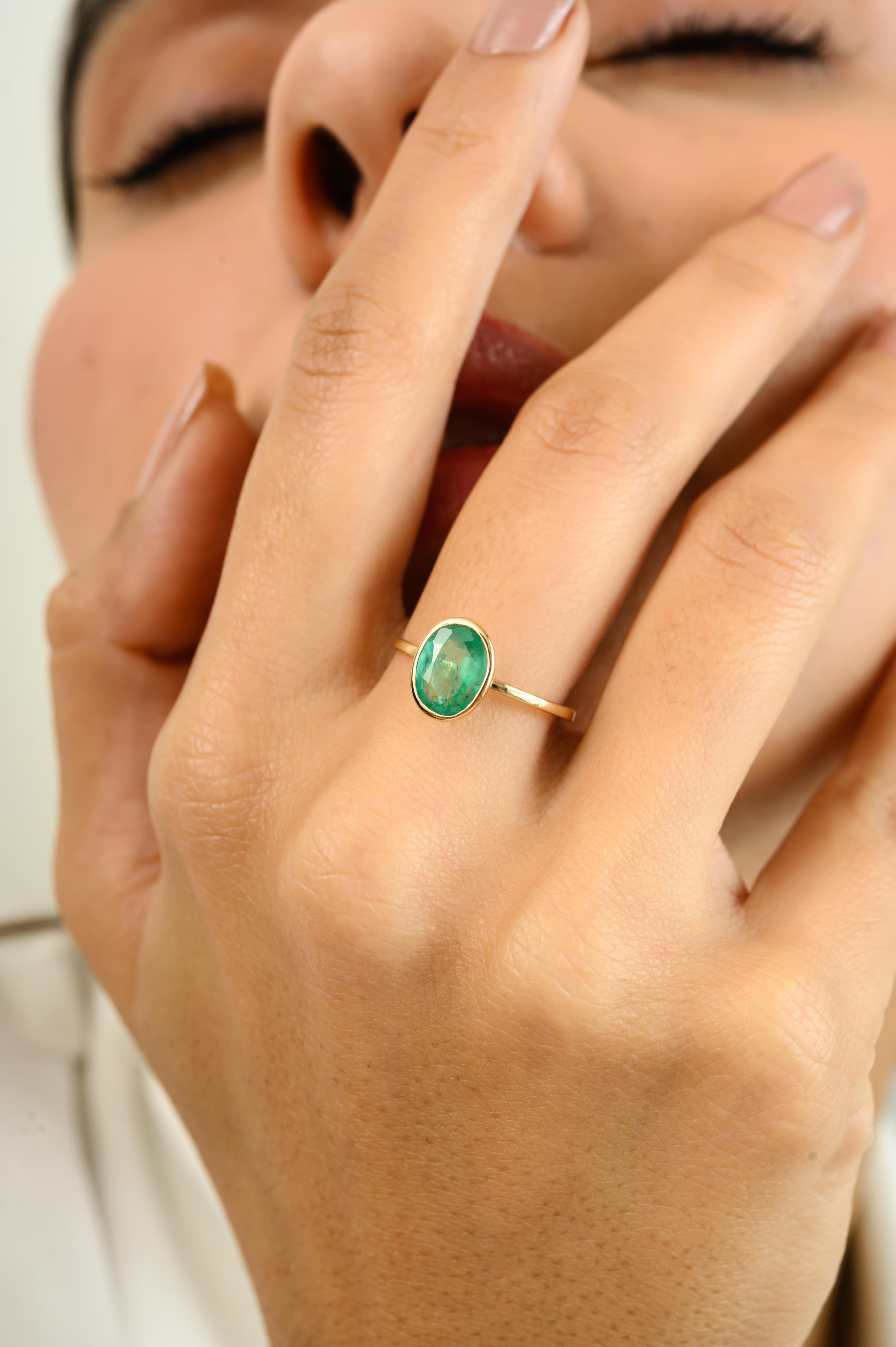 For Sale:  Oval Cut 1 CTW Natural Zambian Emerald Solitaire Unisex Ring in 14K Yellow Gold 4